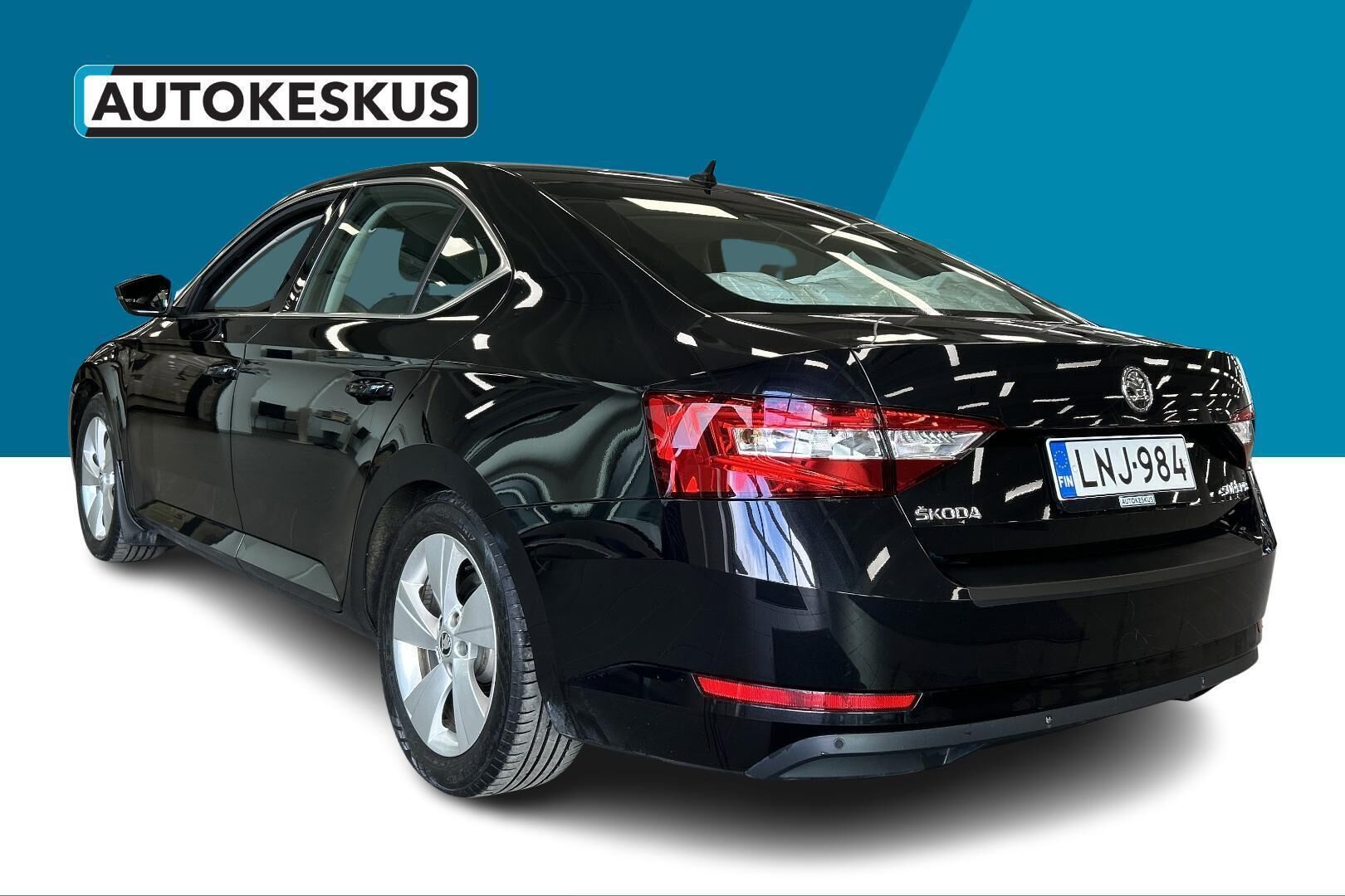 Skoda Superb iso kuva 5