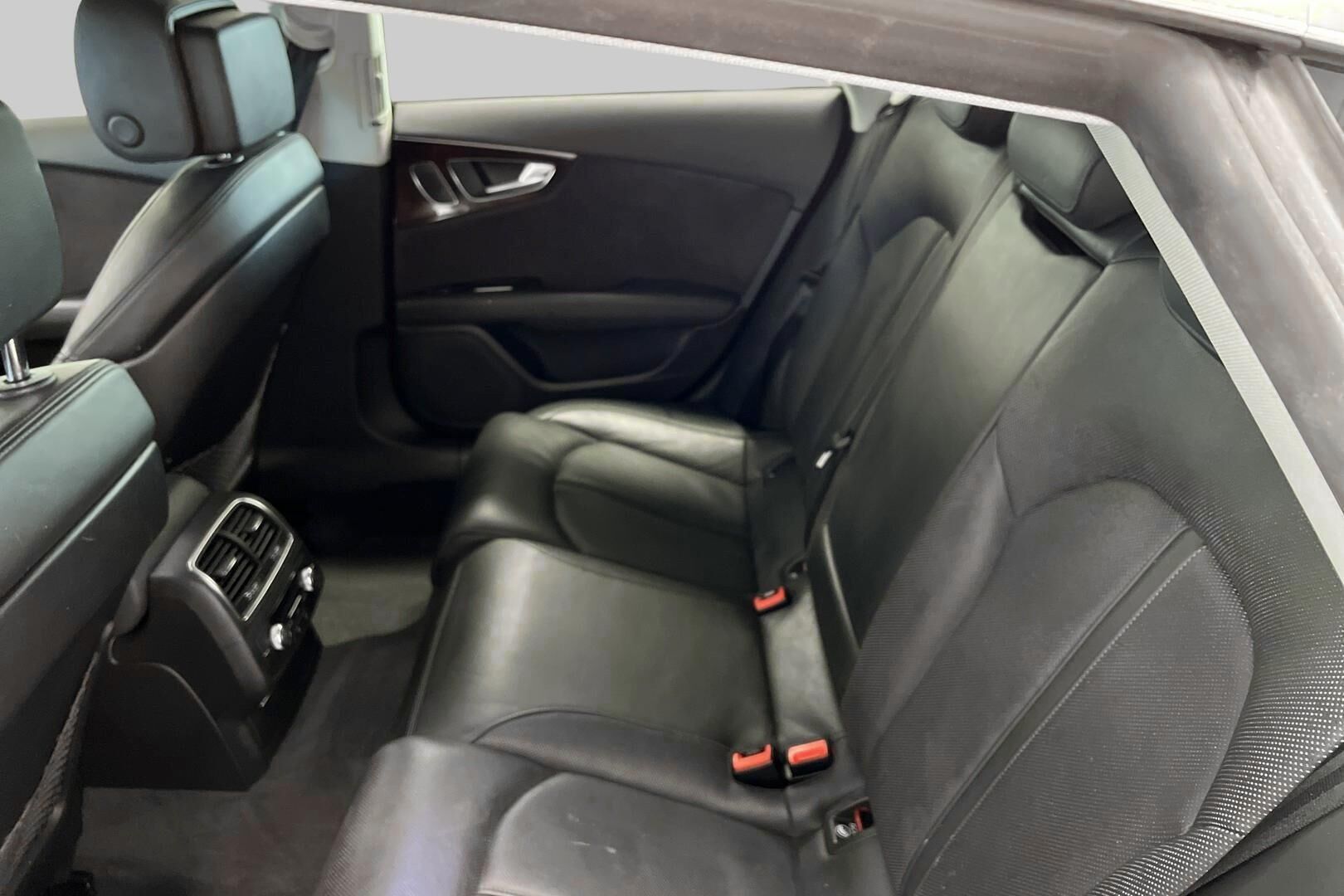 Audi A7 iso kuva 9