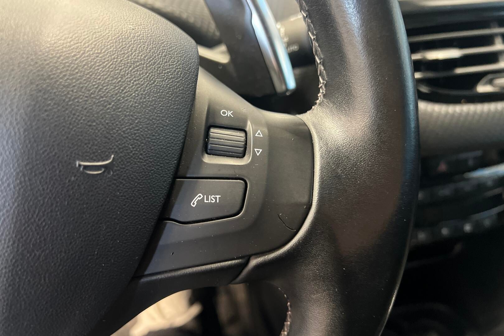 Peugeot 208 iso kuva 16