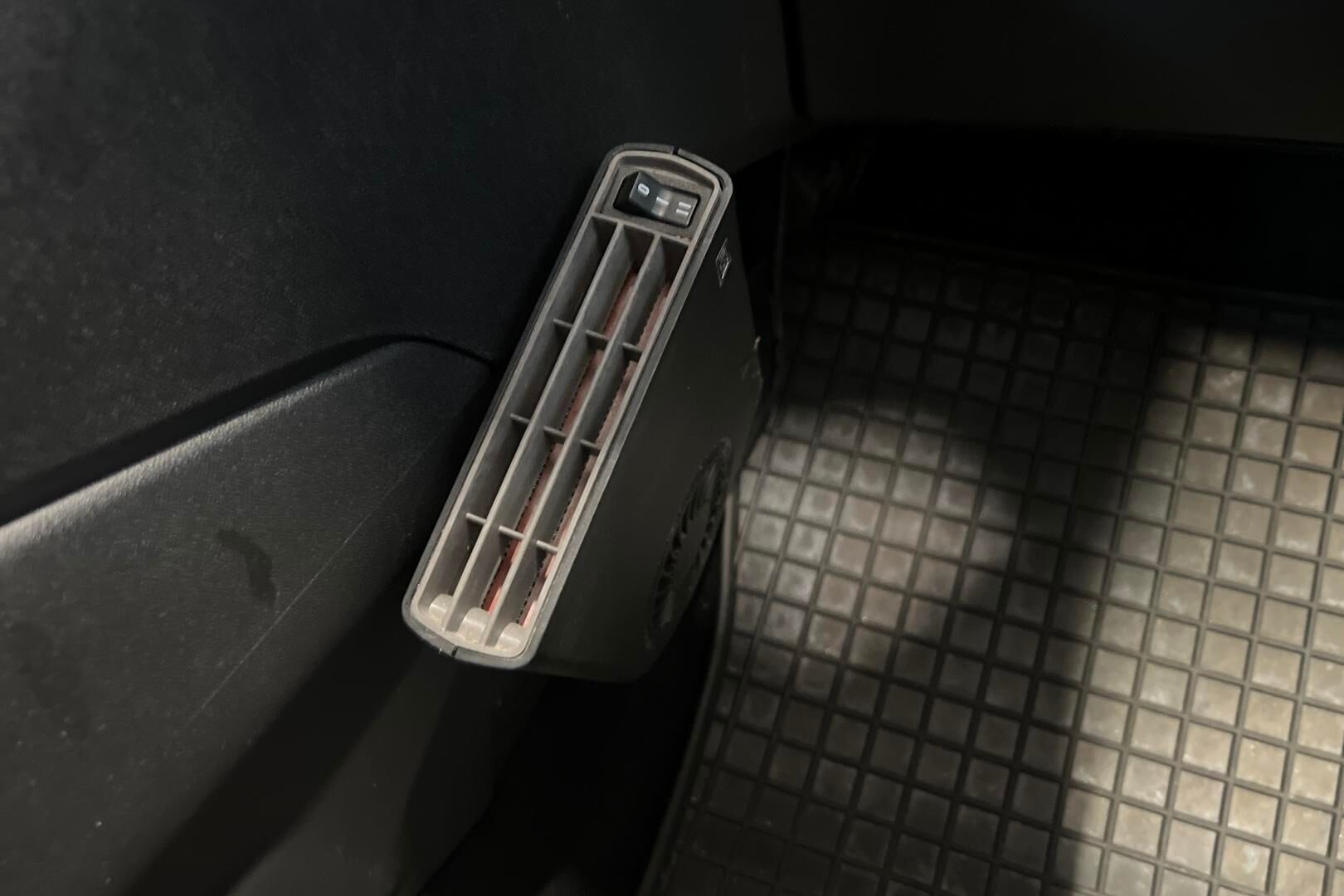 Peugeot 208 iso kuva 17