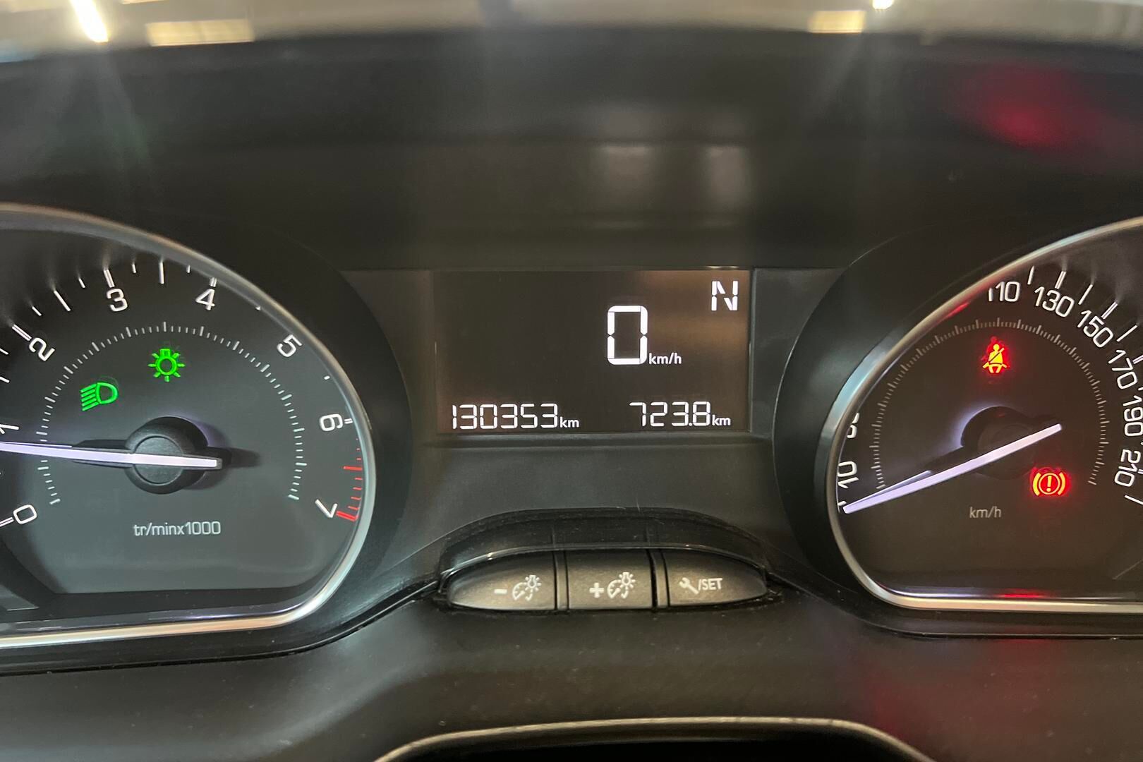 Peugeot 208 iso kuva 21