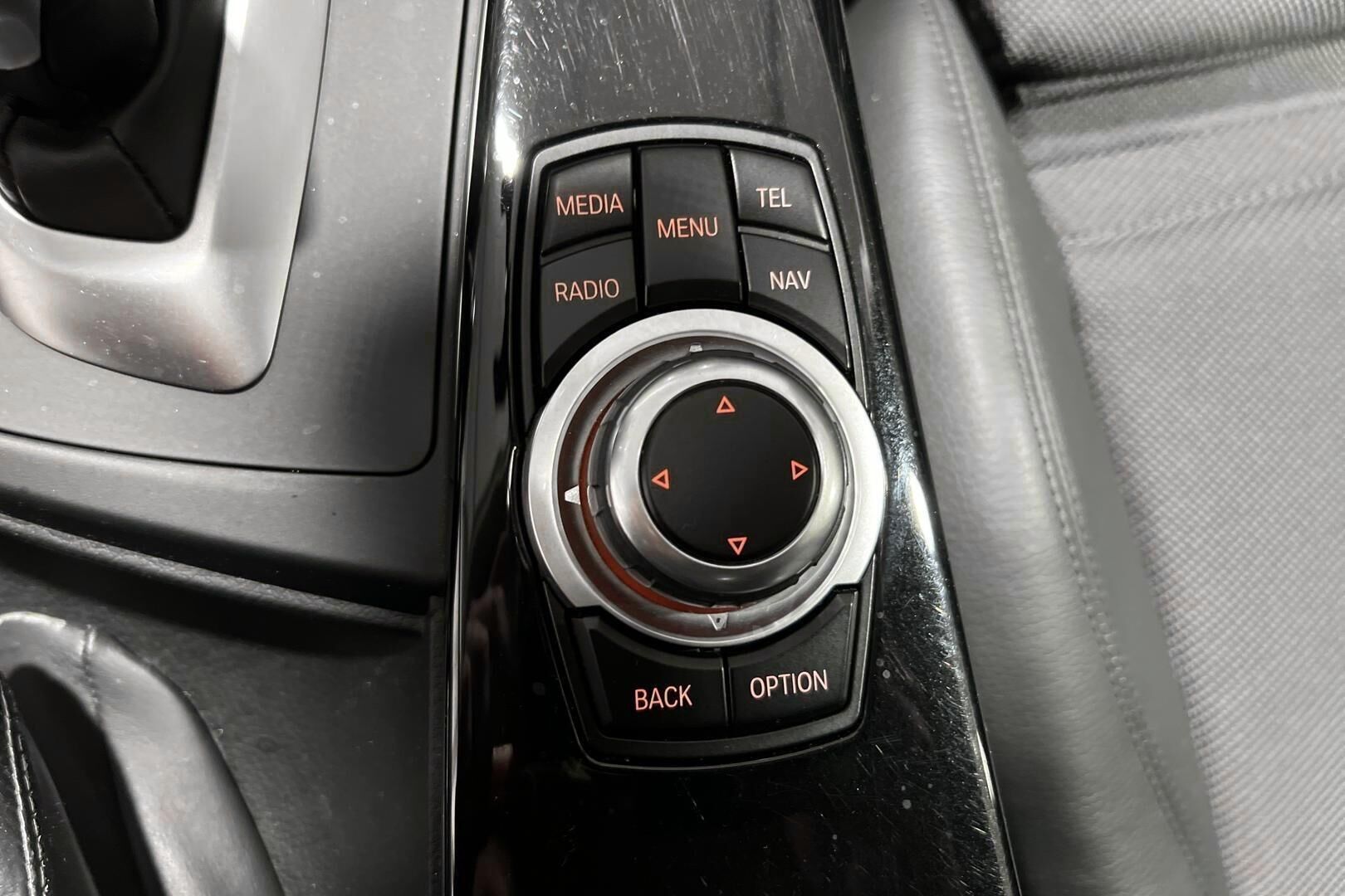 BMW 3-sarja iso kuva 17