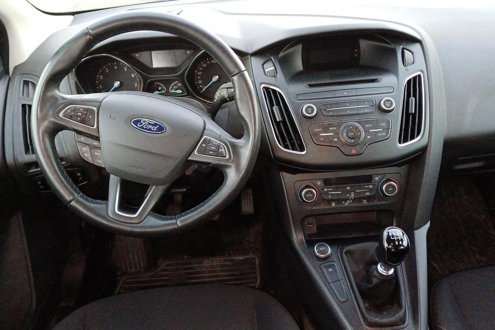 Ford Focus iso kuva 2