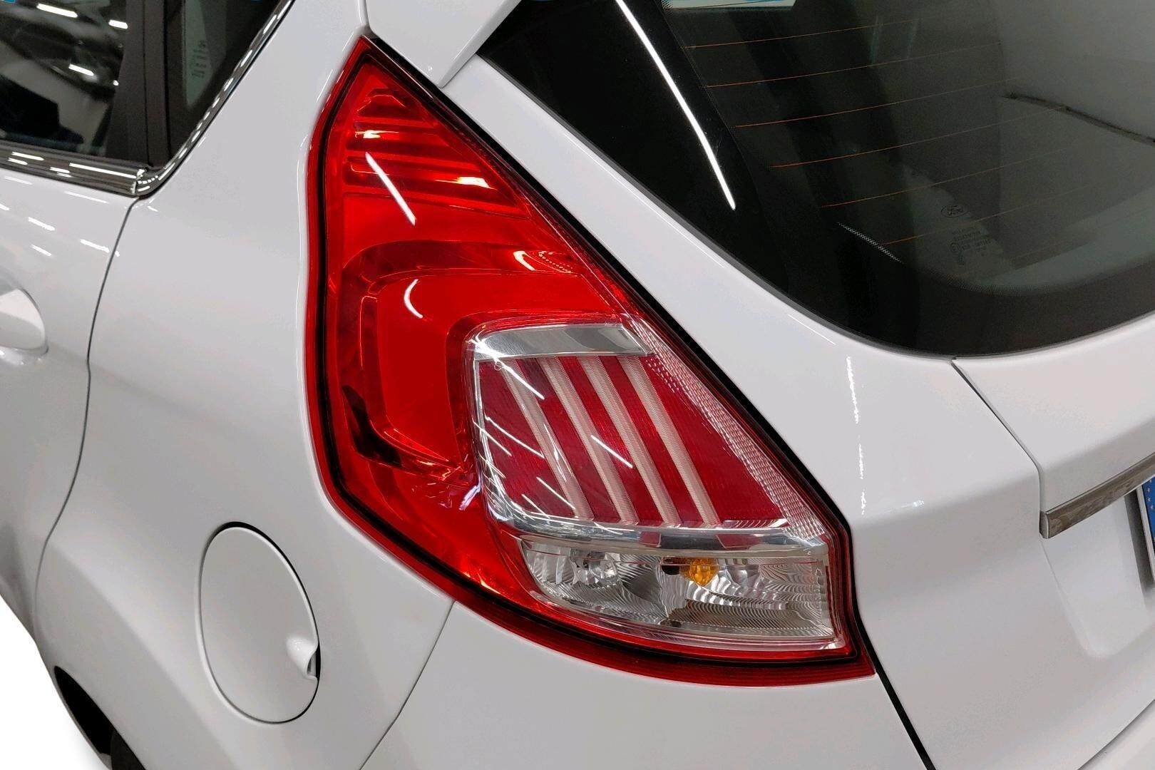 Ford Fiesta iso kuva 15