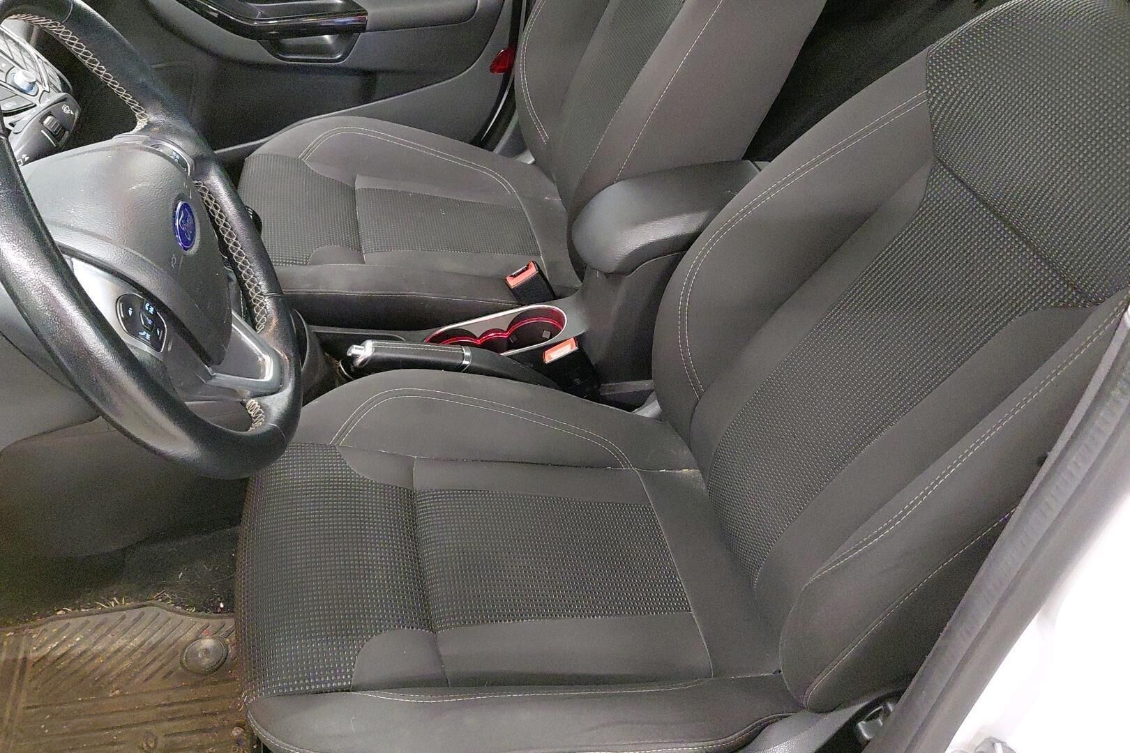 Ford Fiesta iso kuva 19