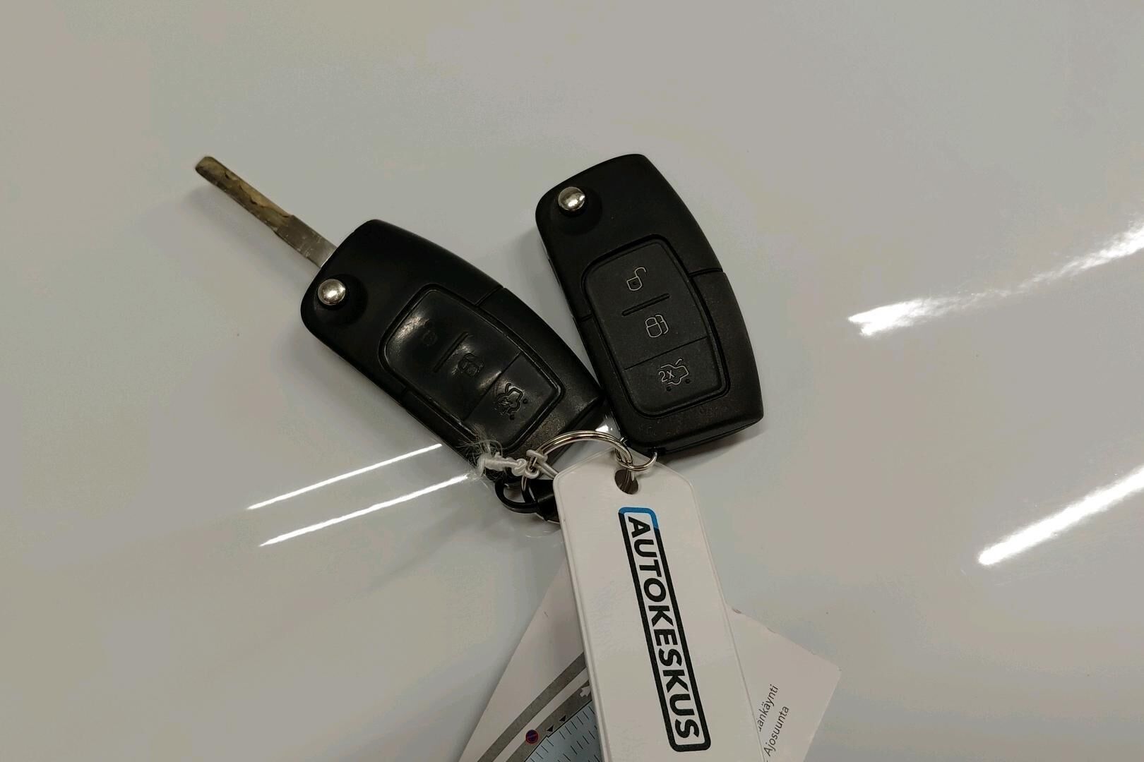 Ford Fiesta iso kuva 33