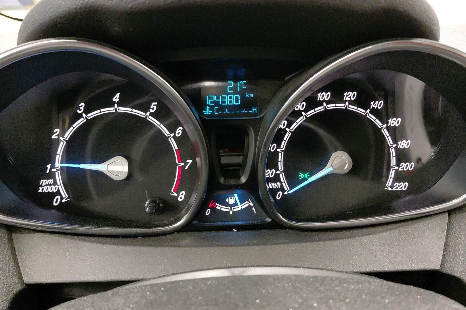 Ford Fiesta iso kuva 34
