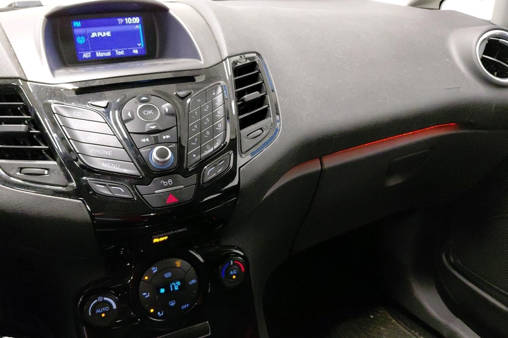 Ford Fiesta iso kuva 35