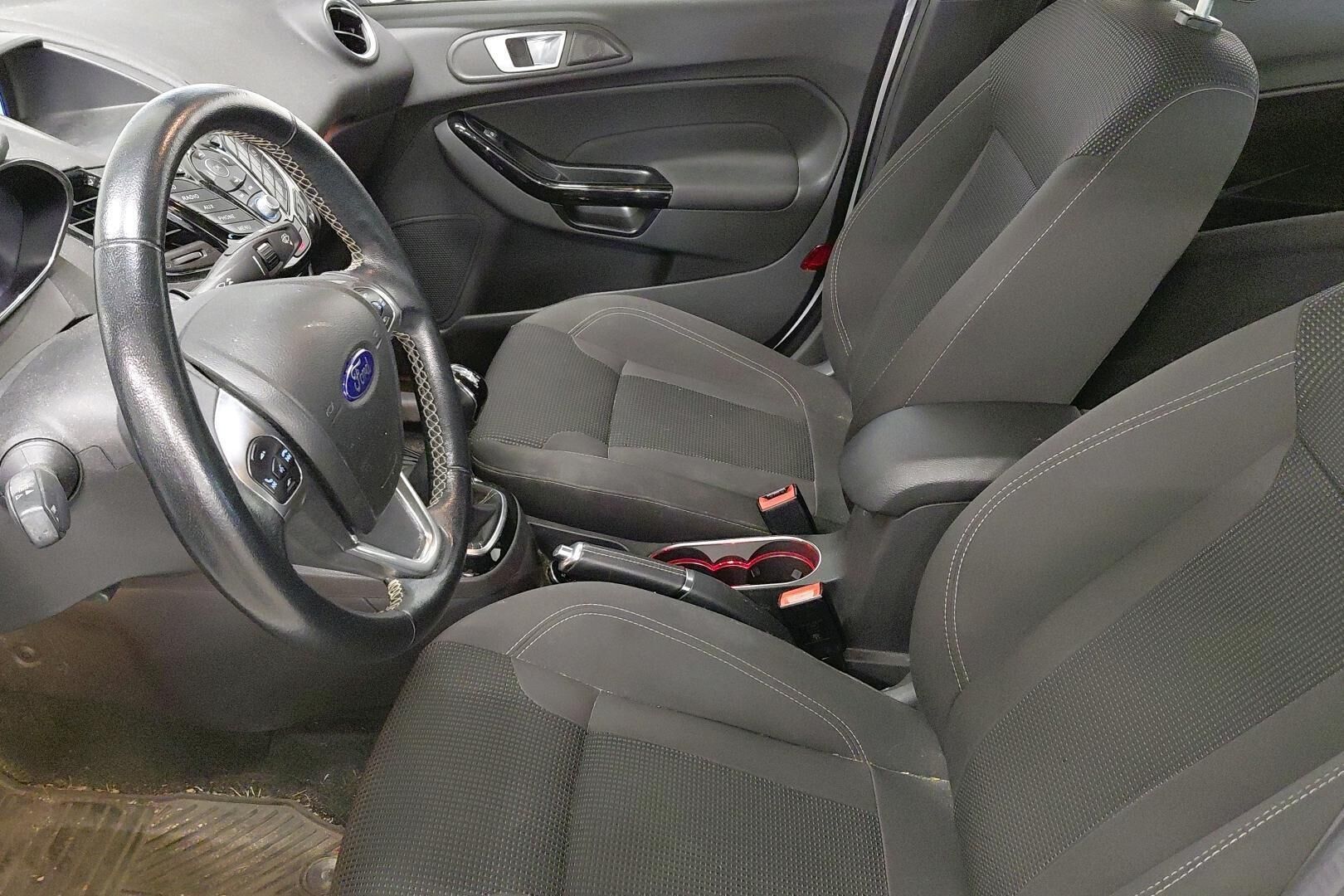 Ford Fiesta iso kuva 8