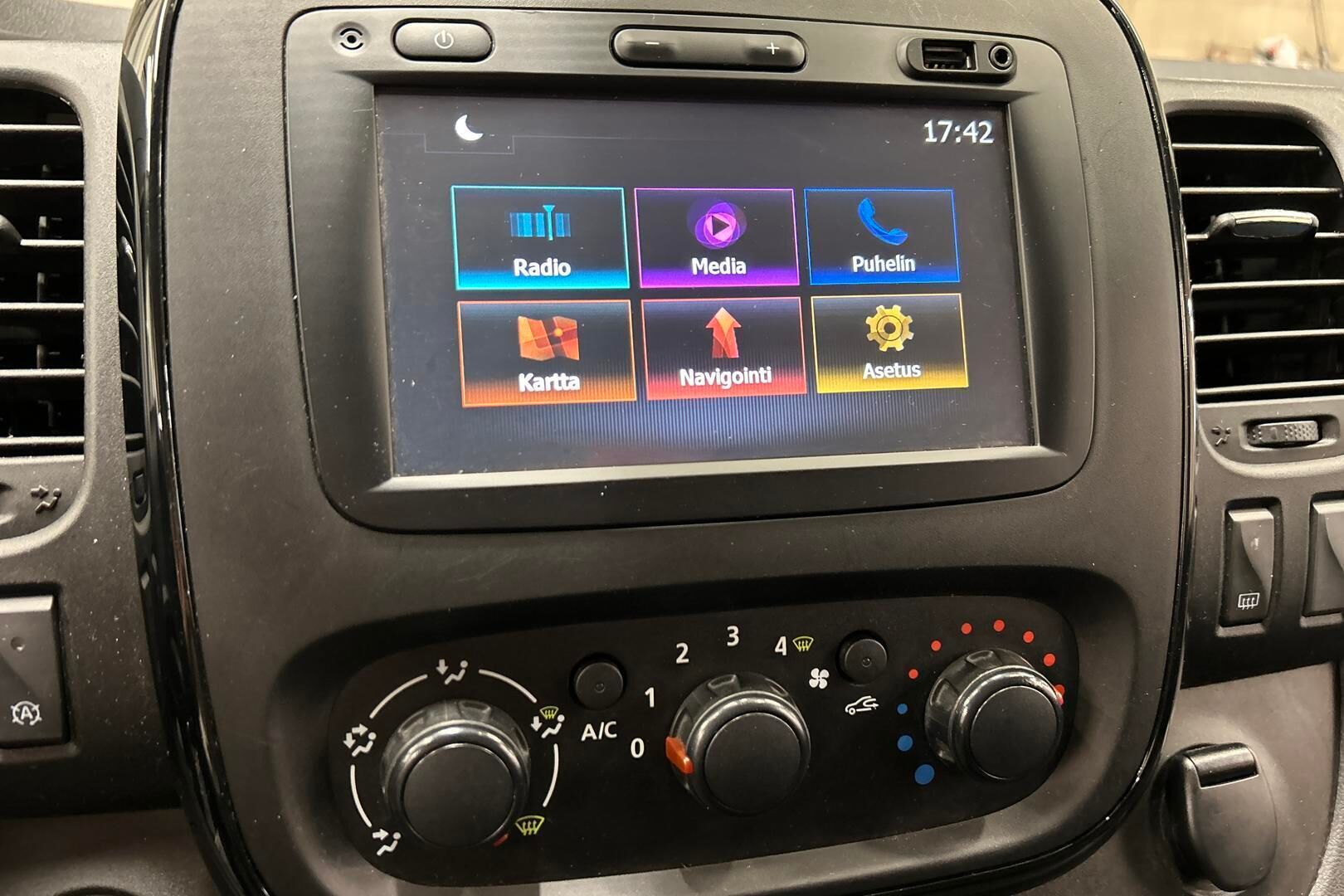 Opel Vivaro iso kuva 17