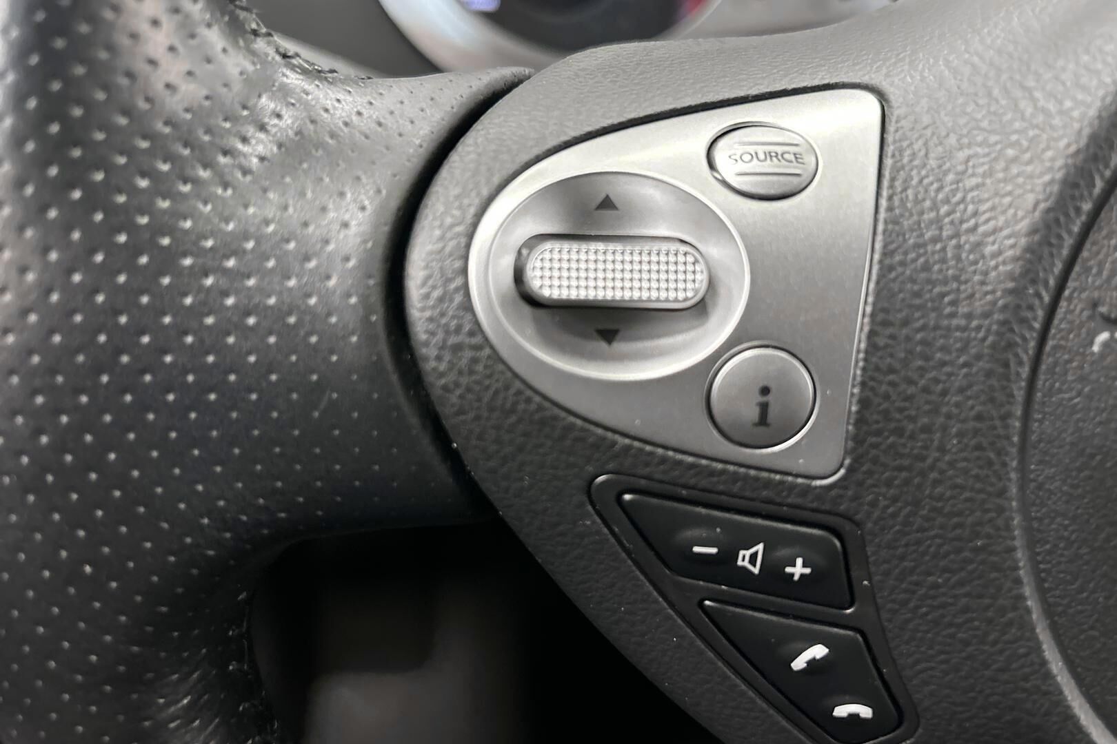 Nissan Juke iso kuva 24