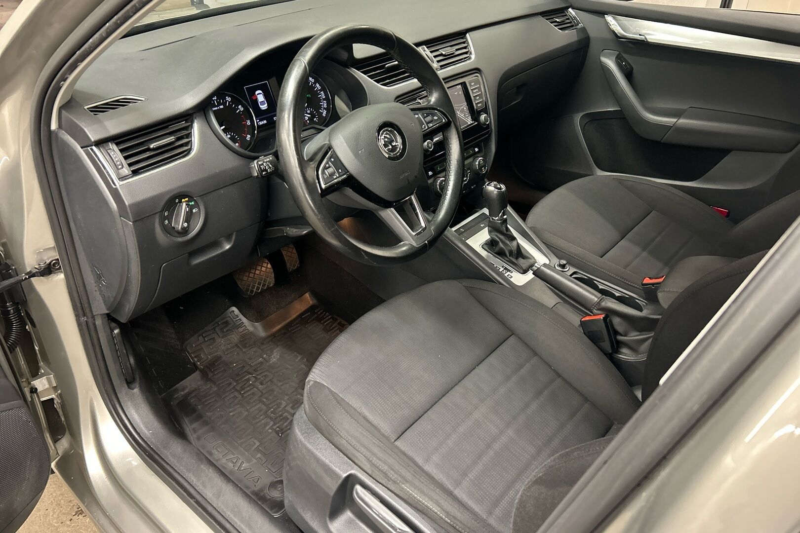 Skoda Octavia iso kuva 7