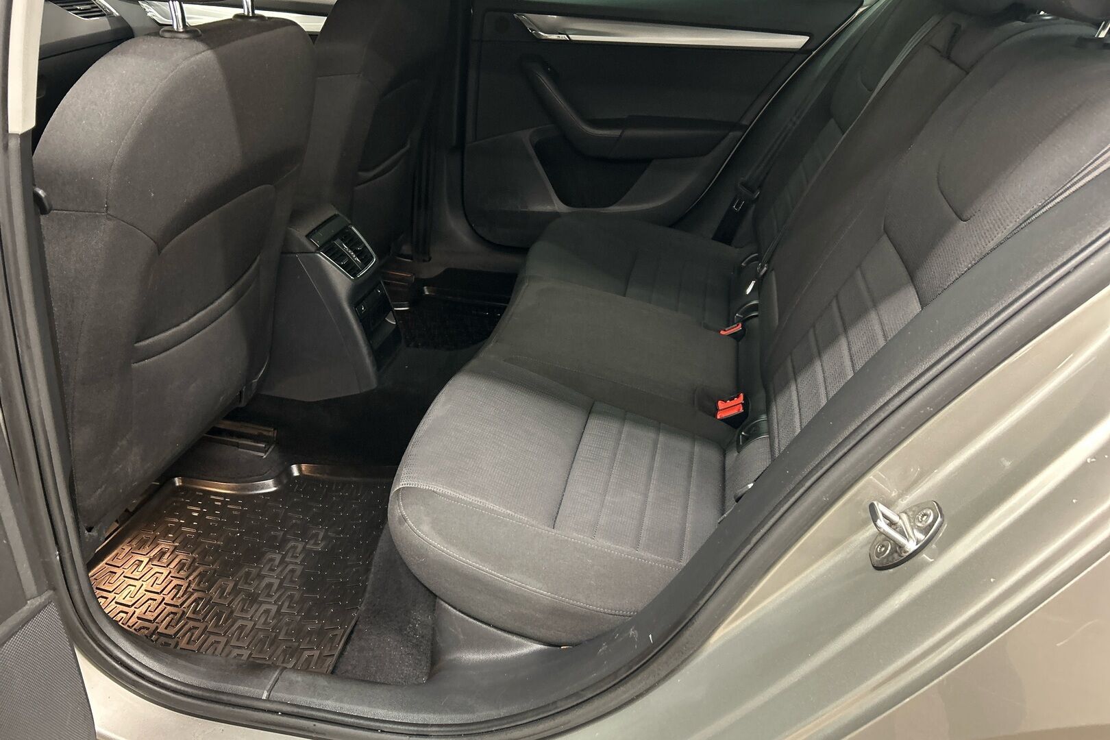 Skoda Octavia iso kuva 8