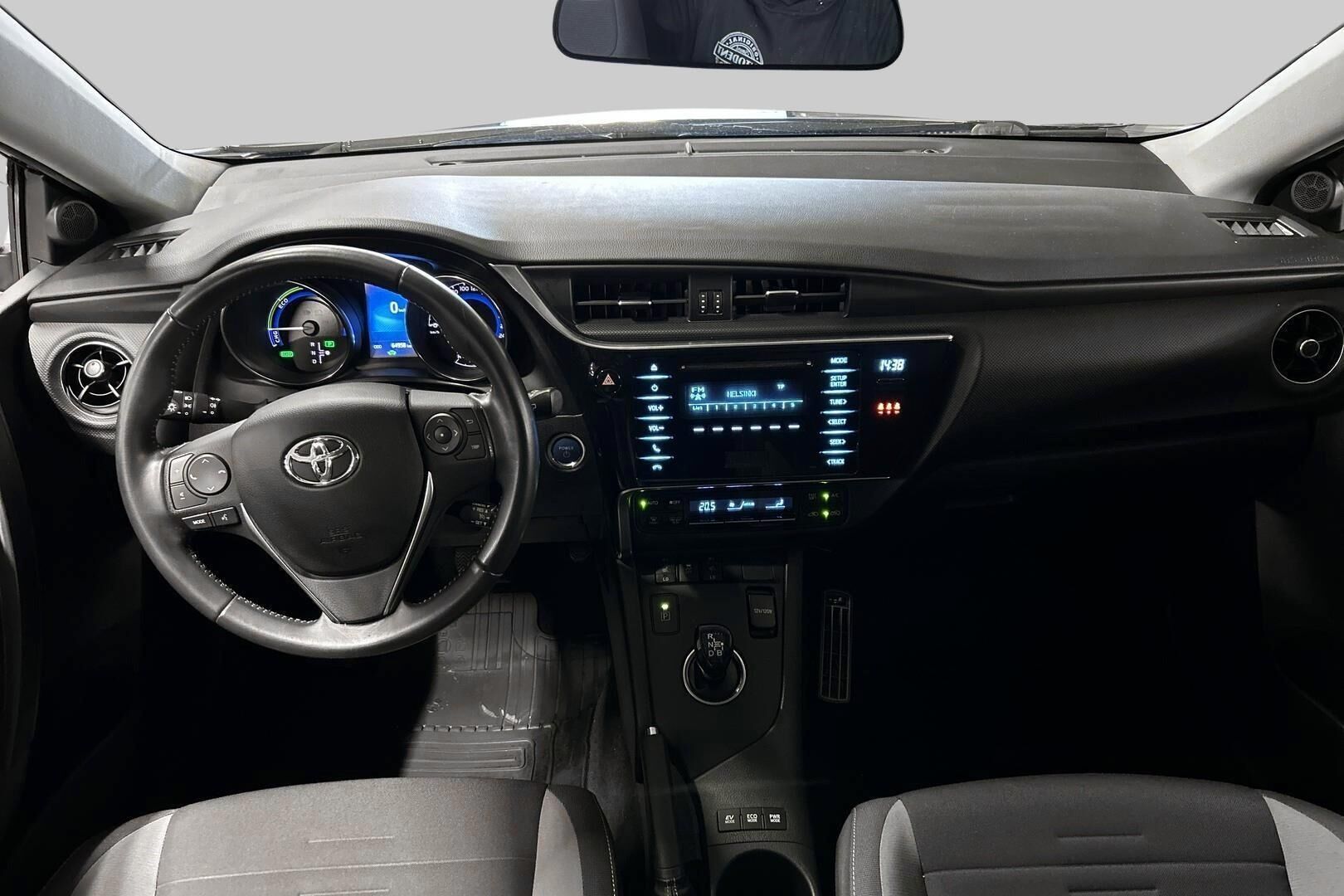 Toyota Auris iso kuva 10