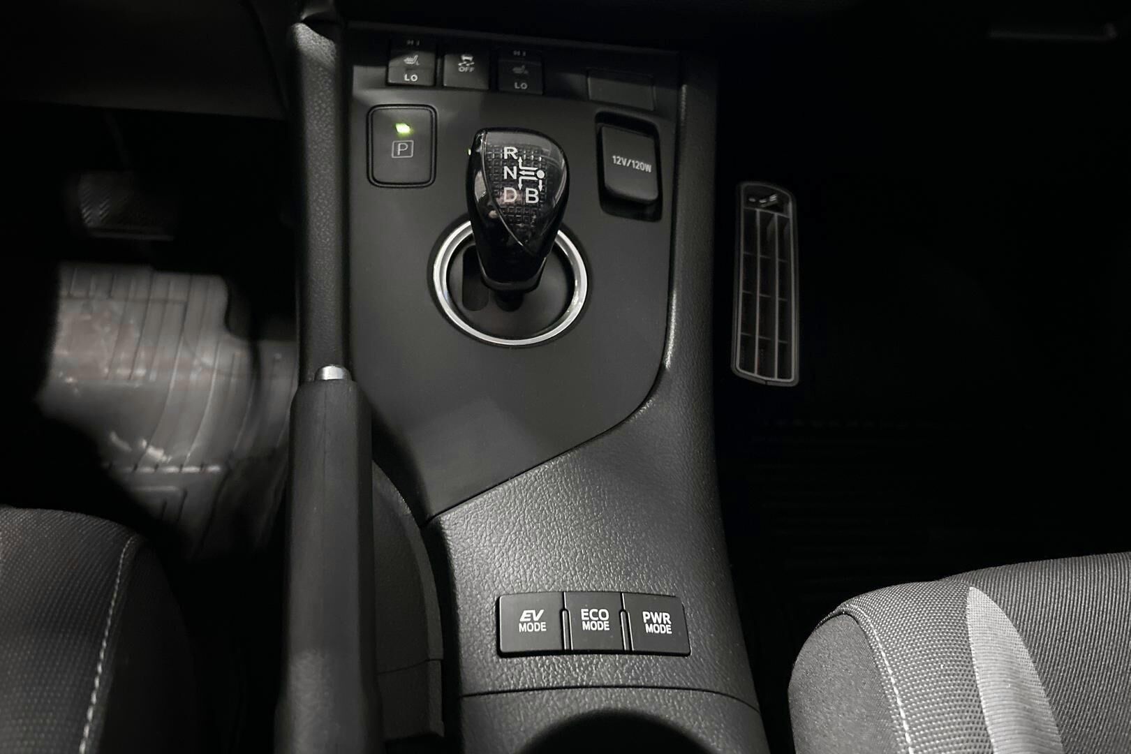 Toyota Auris iso kuva 17