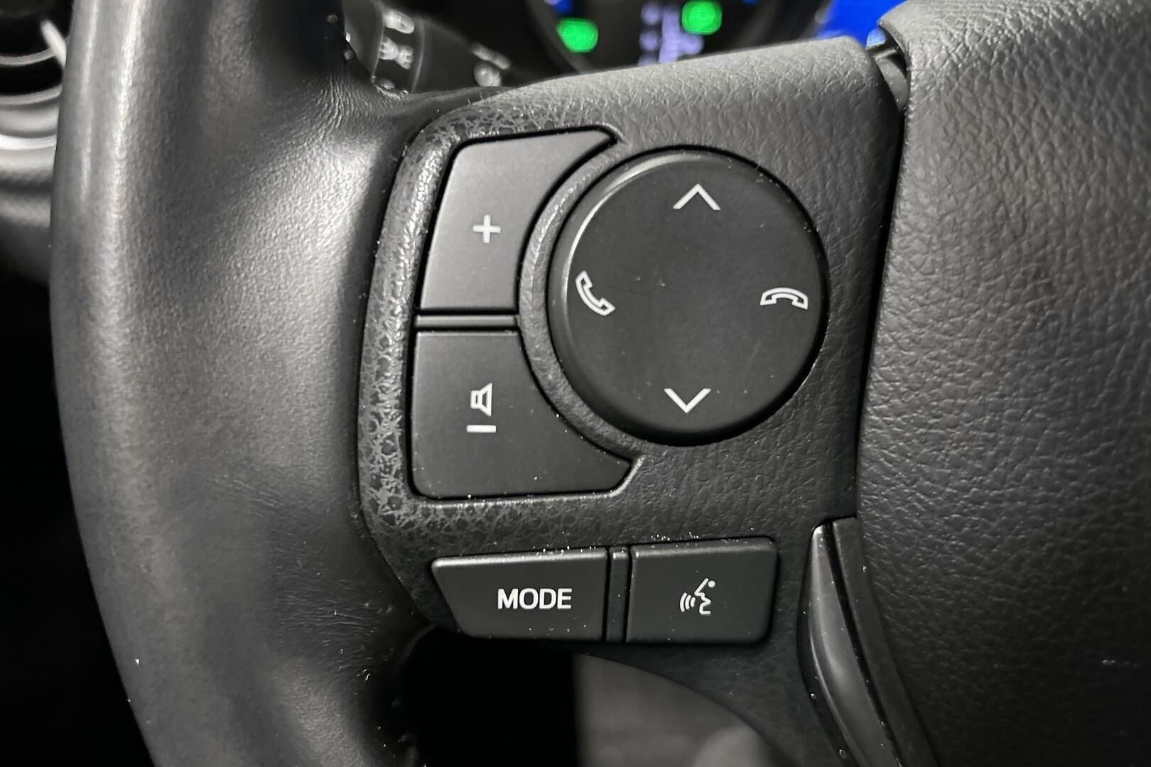 Toyota Auris iso kuva 26