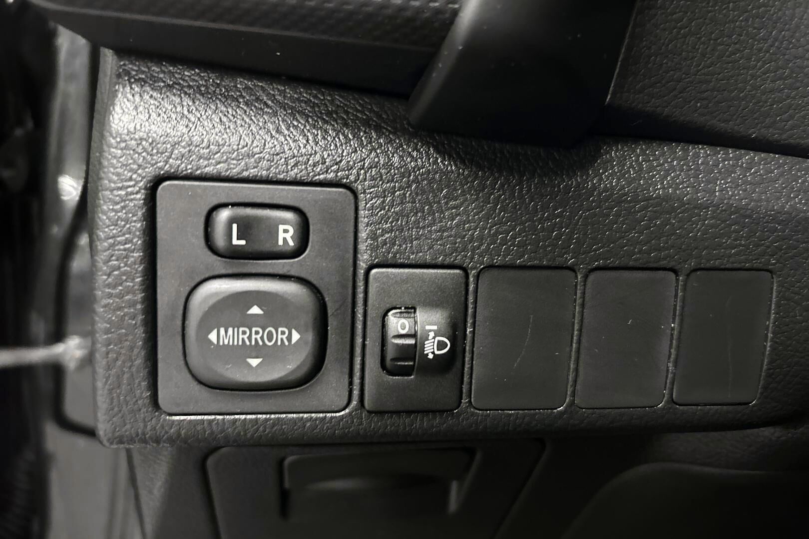 Toyota Auris iso kuva 19