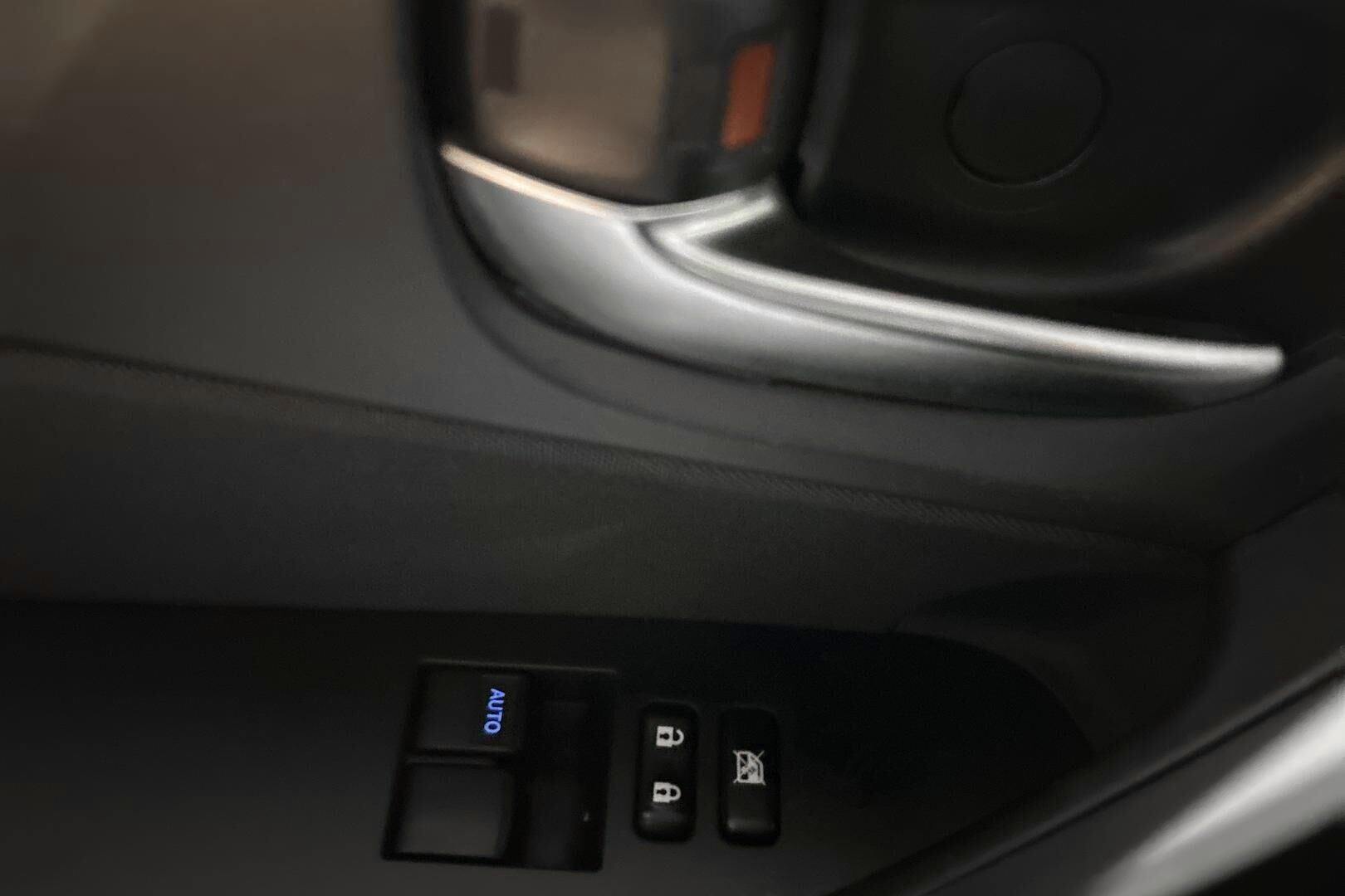 Toyota Auris iso kuva 20