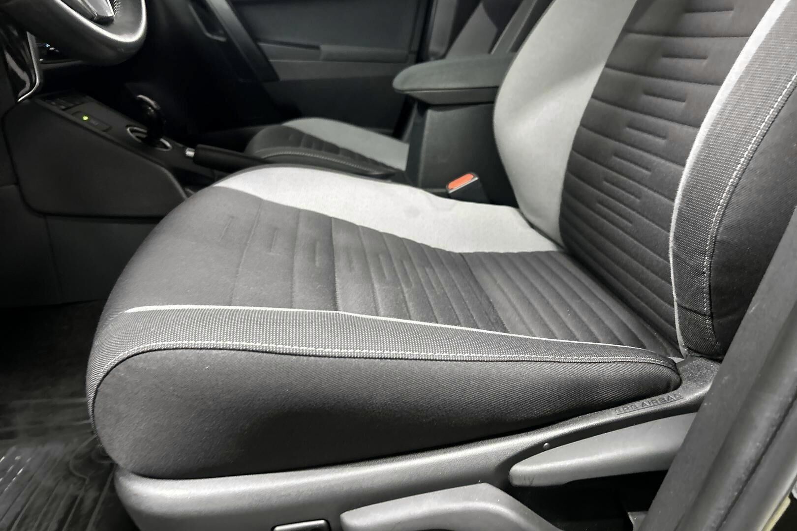 Toyota Auris iso kuva 21