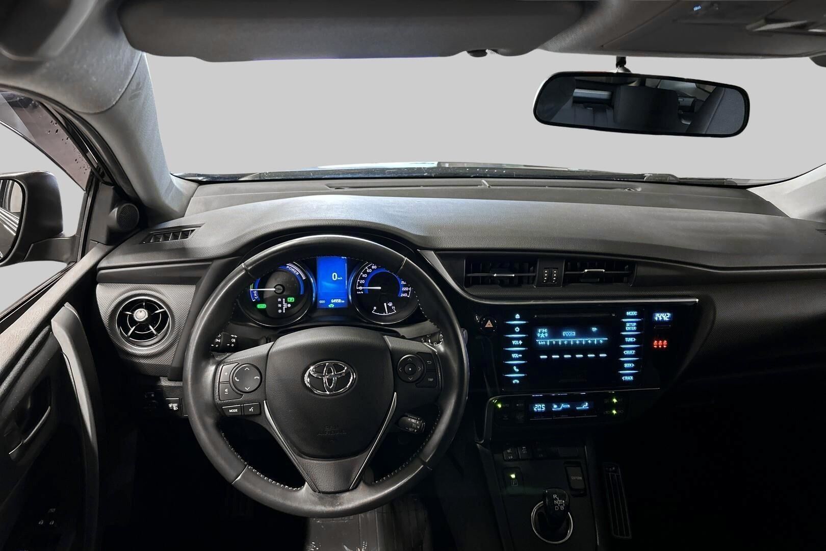 Toyota Auris iso kuva 22