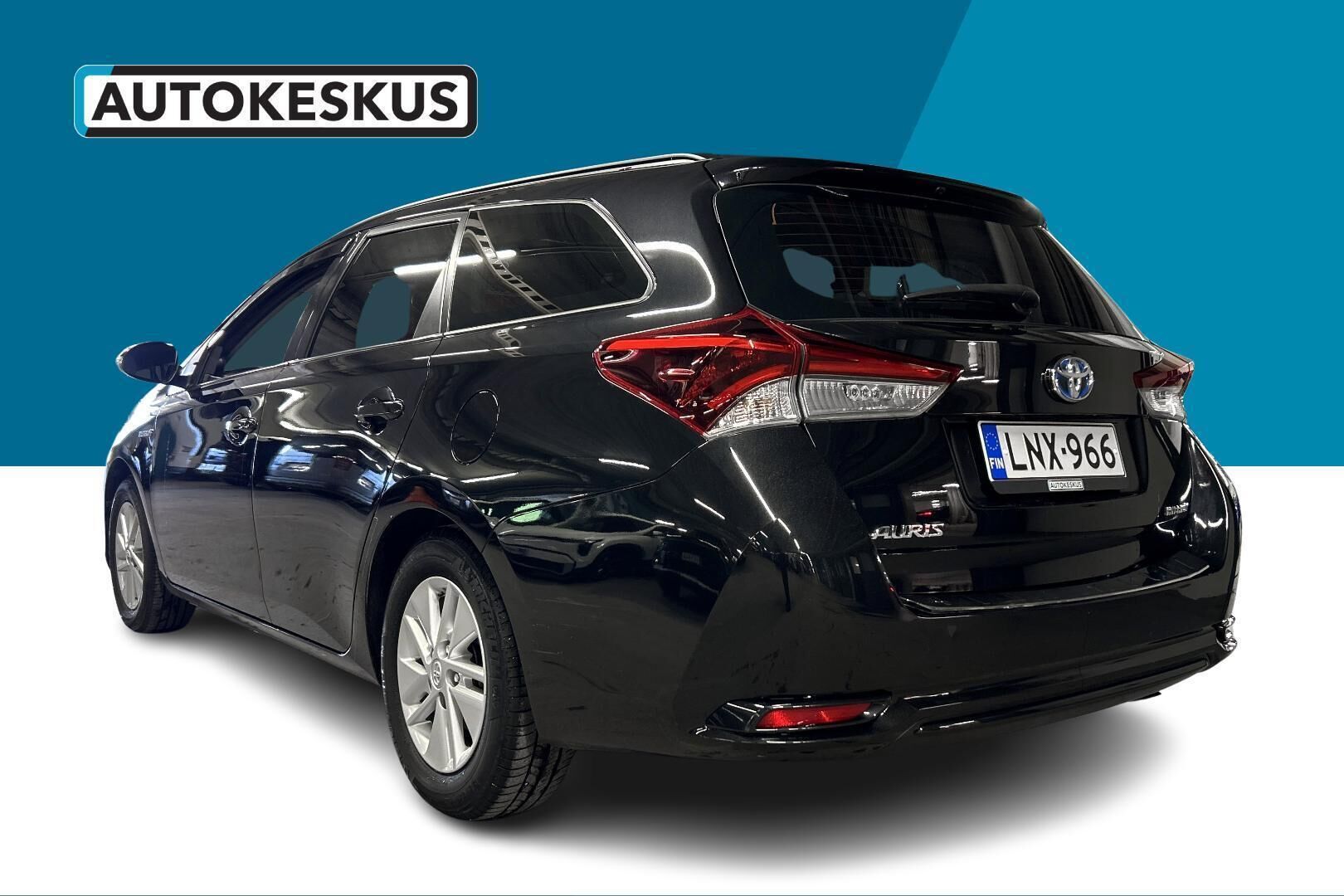 Toyota Auris iso kuva 6