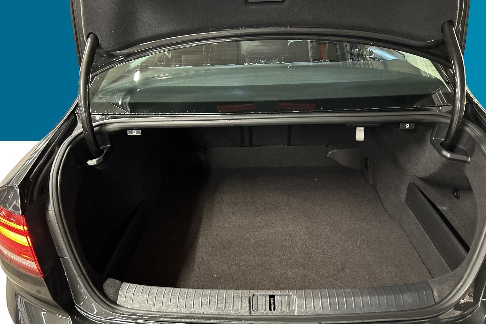 Volkswagen Passat iso kuva 11