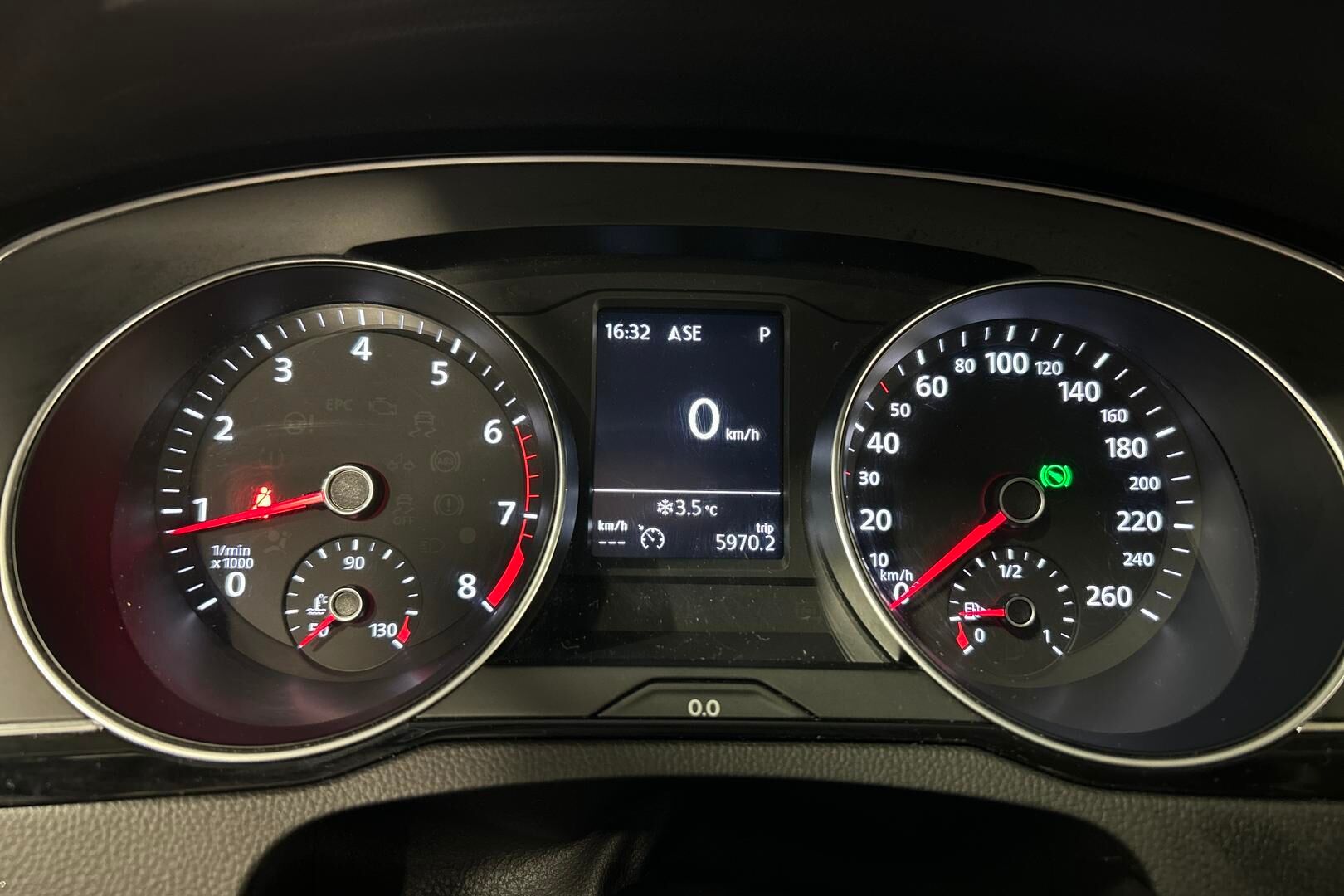 Volkswagen Passat iso kuva 13