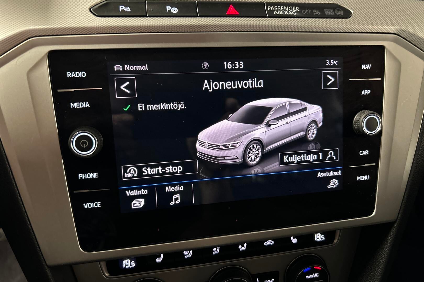 Volkswagen Passat iso kuva 16