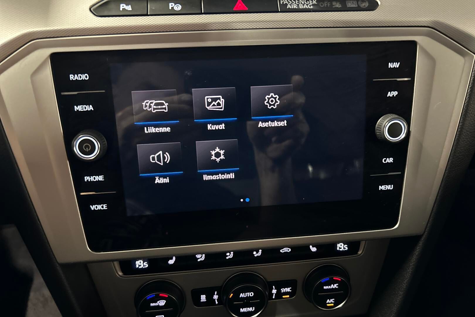 Volkswagen Passat iso kuva 17