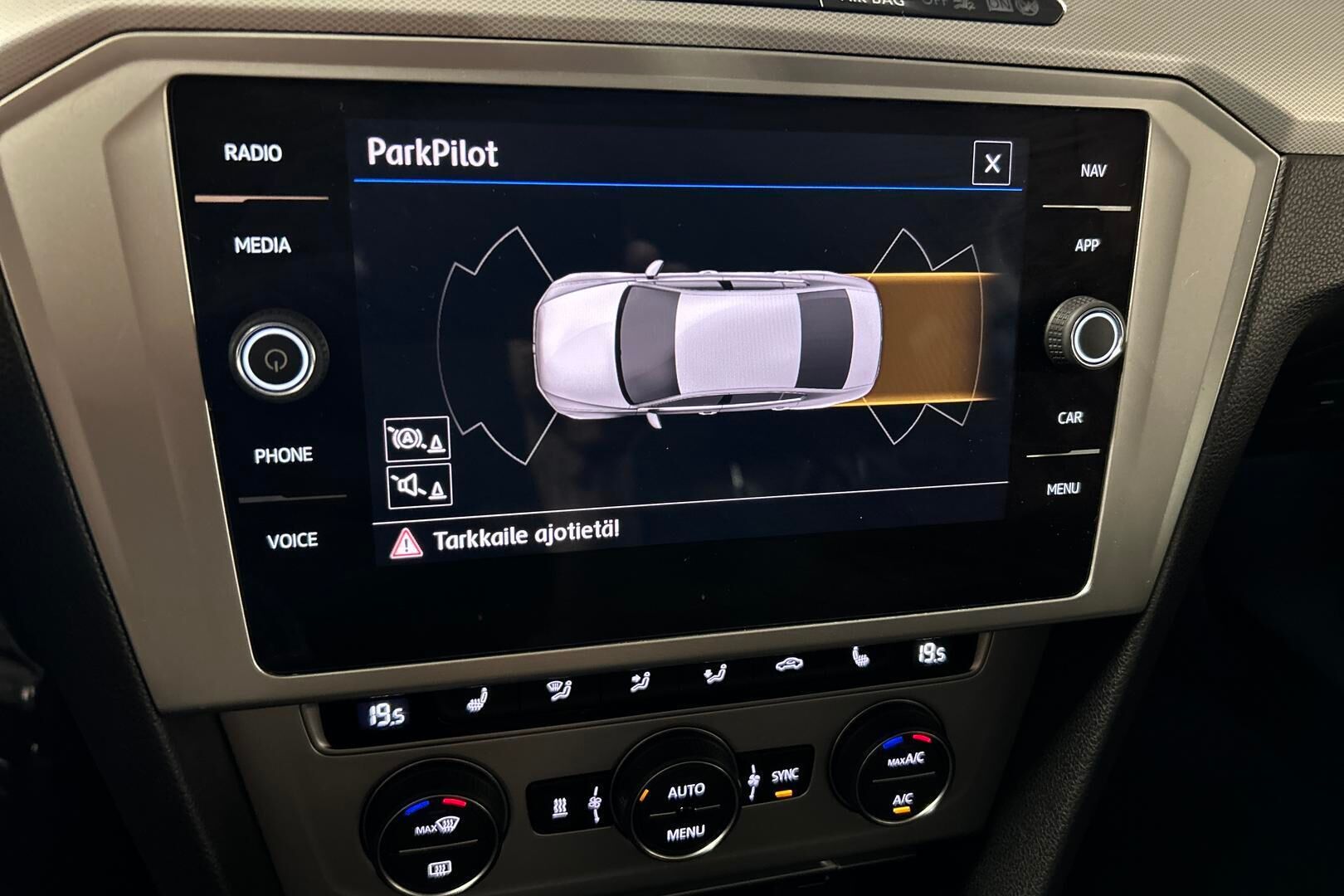 Volkswagen Passat iso kuva 18