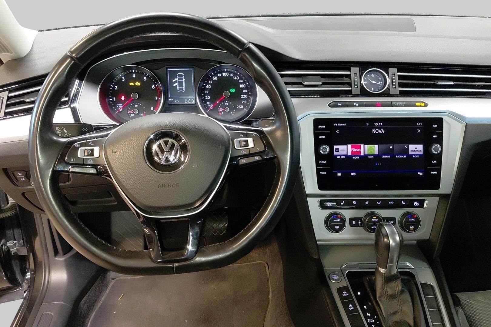 Volkswagen Passat iso kuva 2