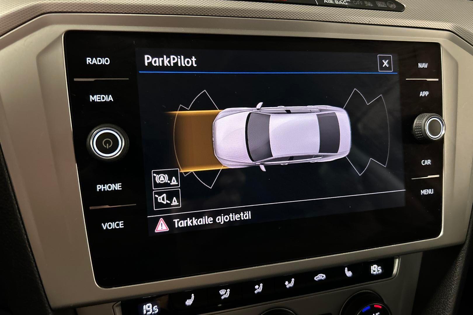 Volkswagen Passat iso kuva 19