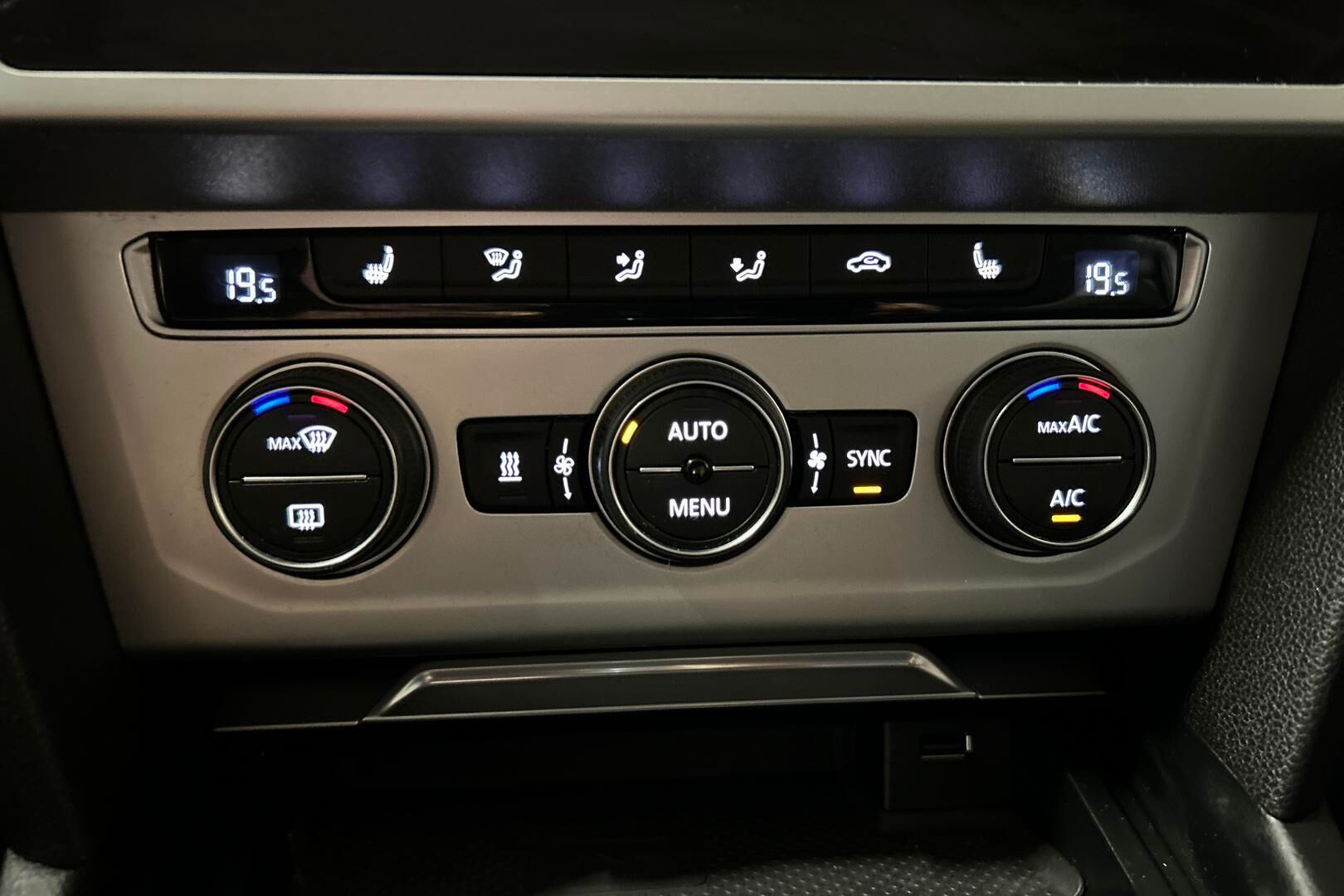Volkswagen Passat iso kuva 35
