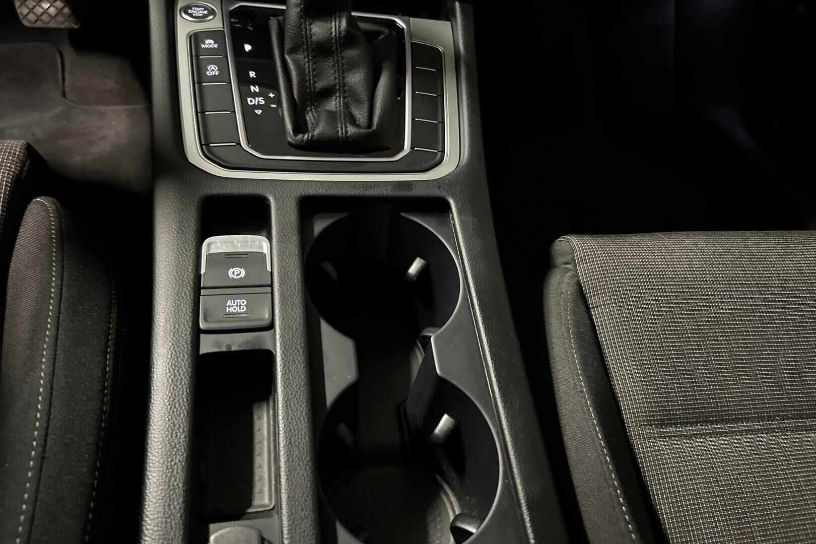 Volkswagen Passat iso kuva 36