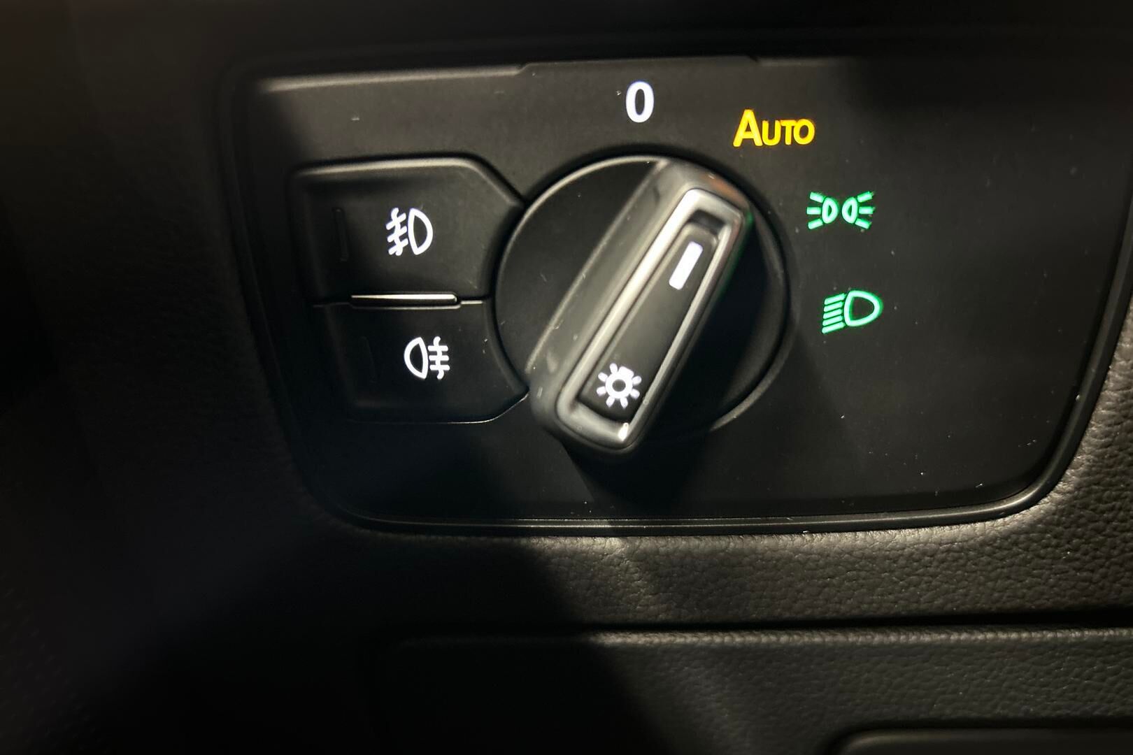 Volkswagen Passat iso kuva 23