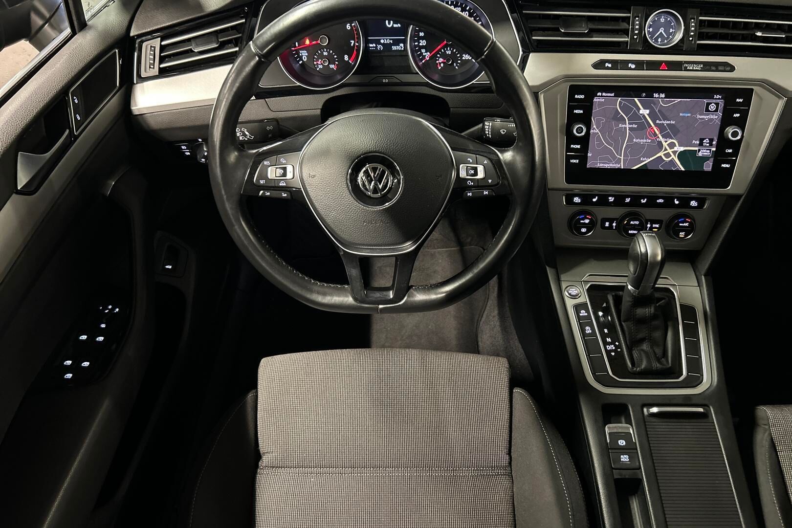 Volkswagen Passat iso kuva 28