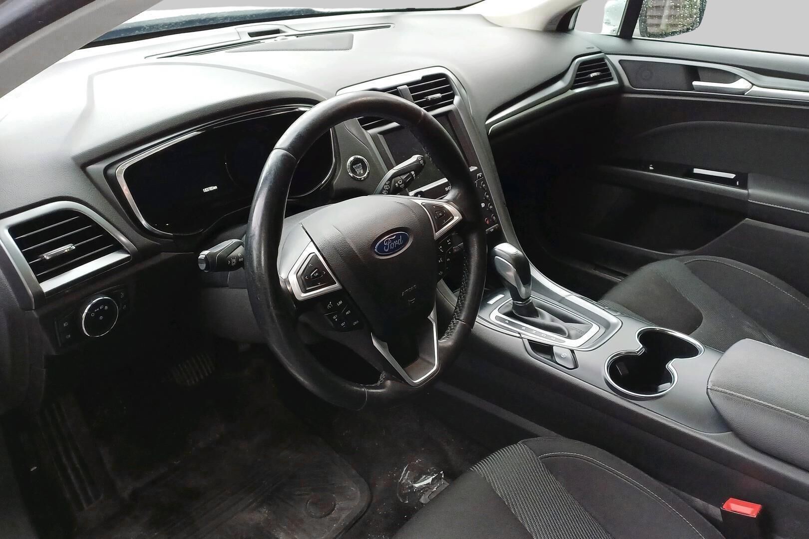 Ford Mondeo iso kuva 2