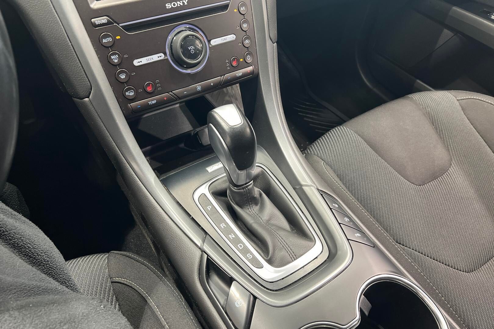 Ford Mondeo iso kuva 18