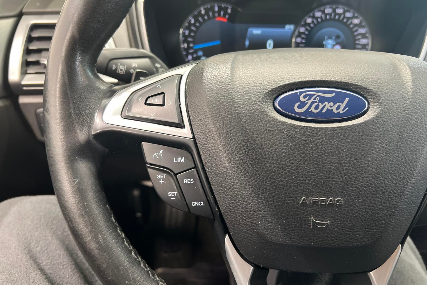 Ford Mondeo iso kuva 23