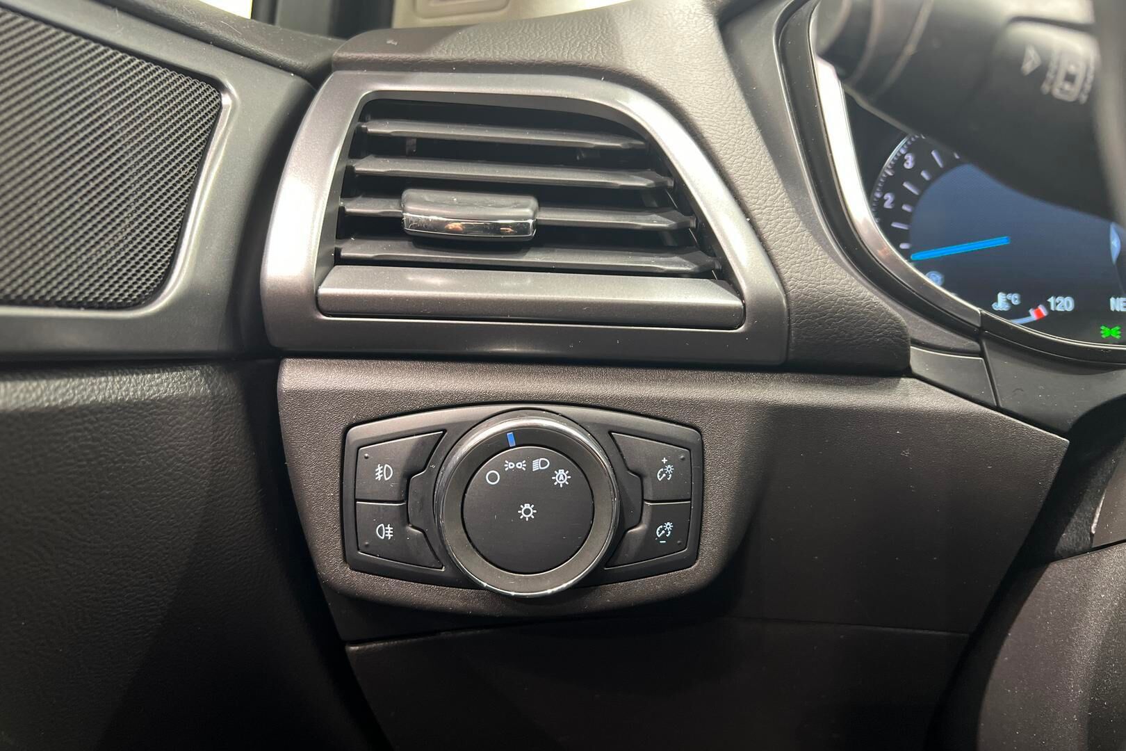 Ford Mondeo iso kuva 24