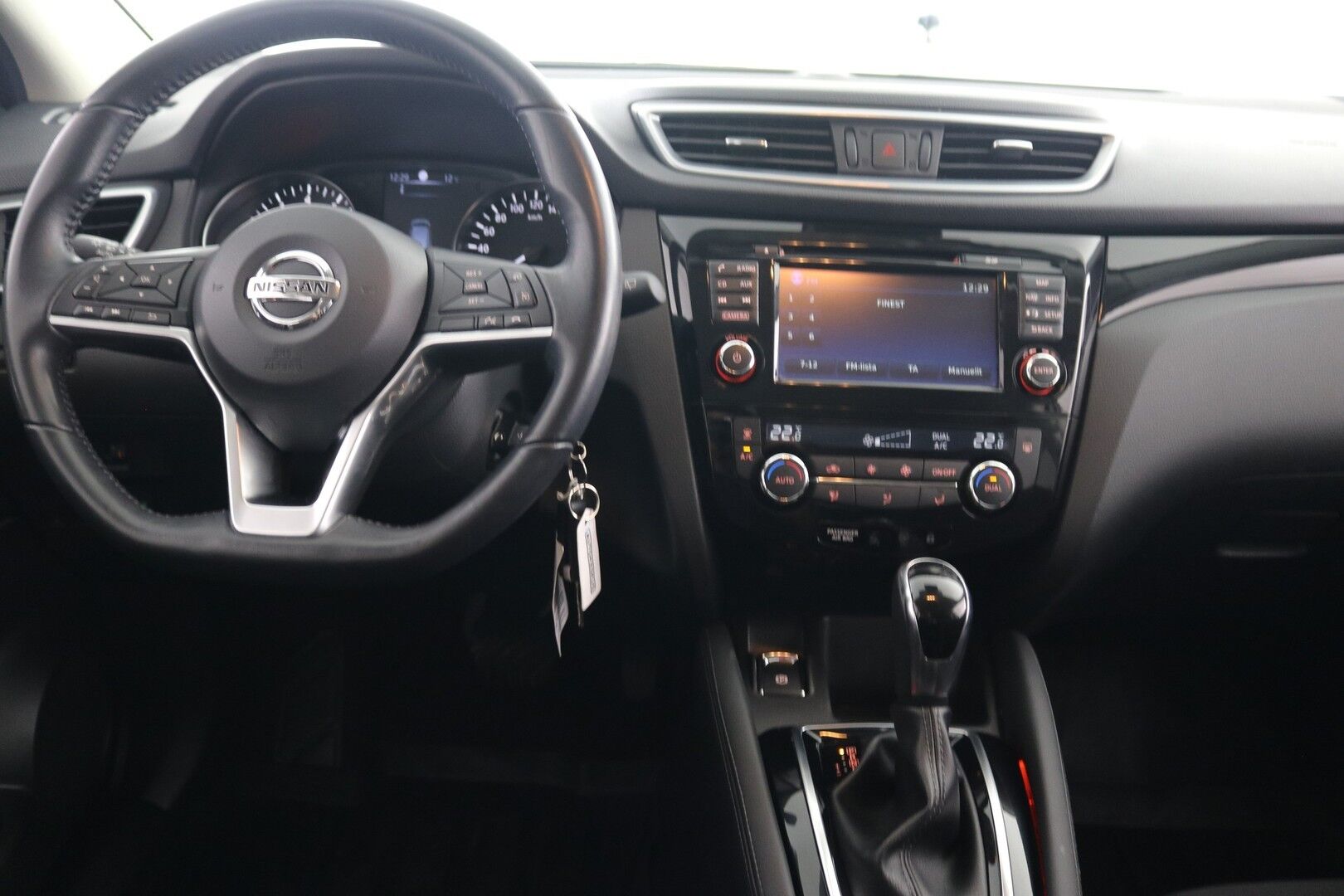 Nissan Qashqai iso kuva 8