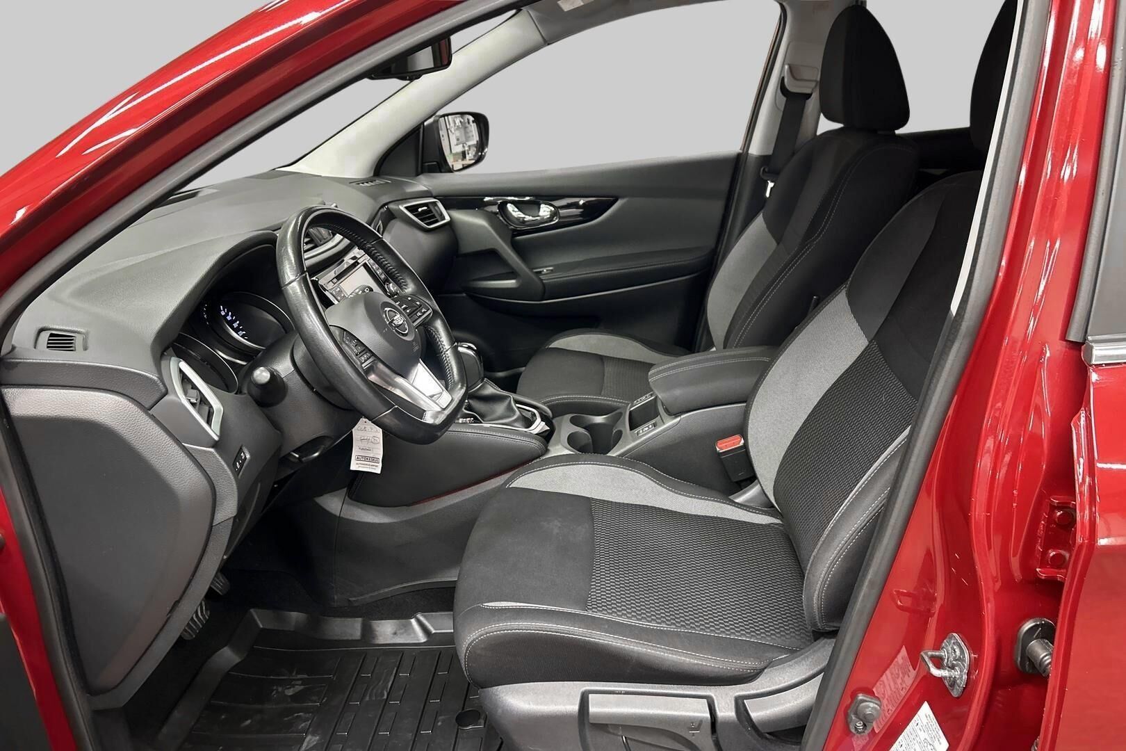 Nissan Qashqai iso kuva 8