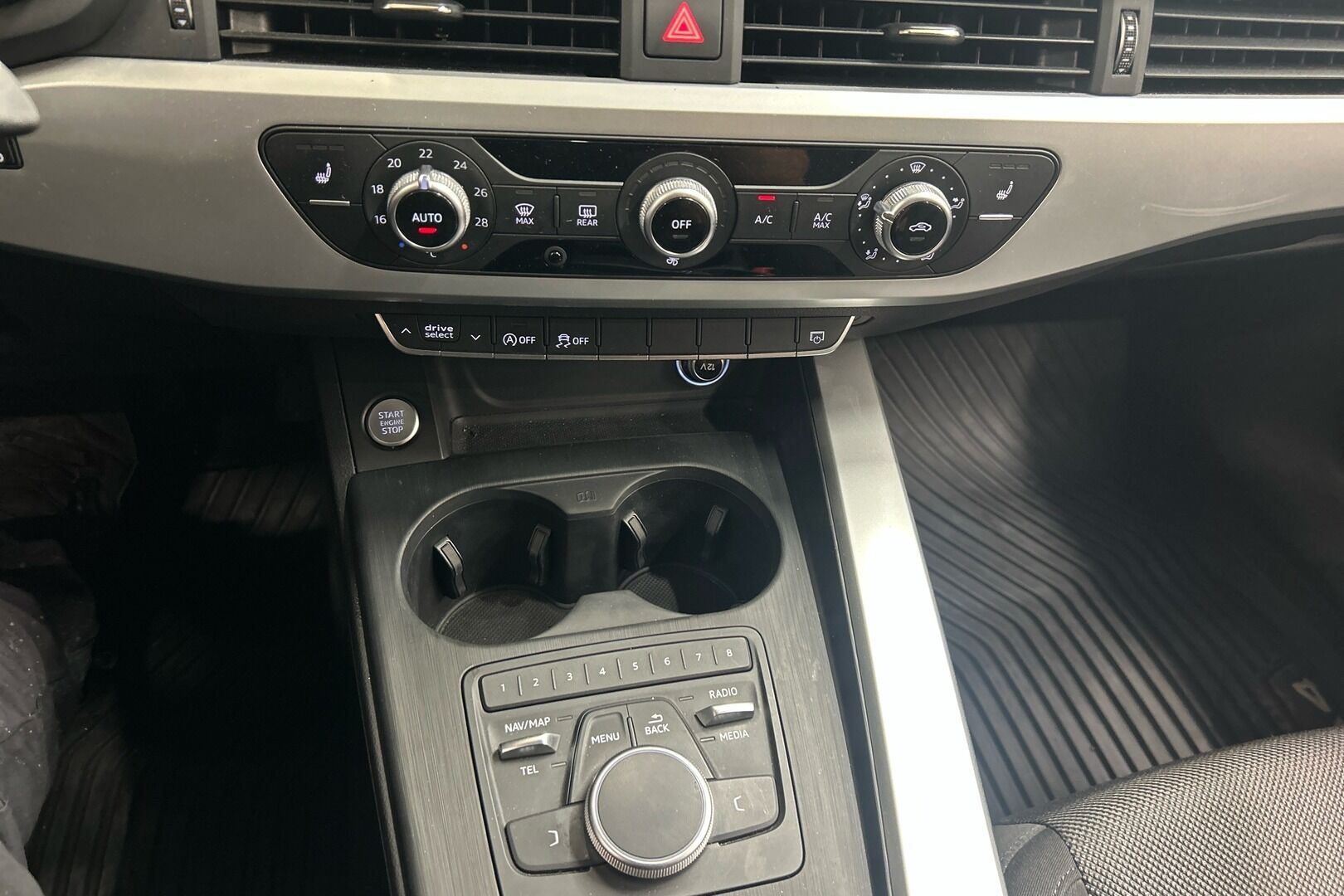 Audi A4 iso kuva 13