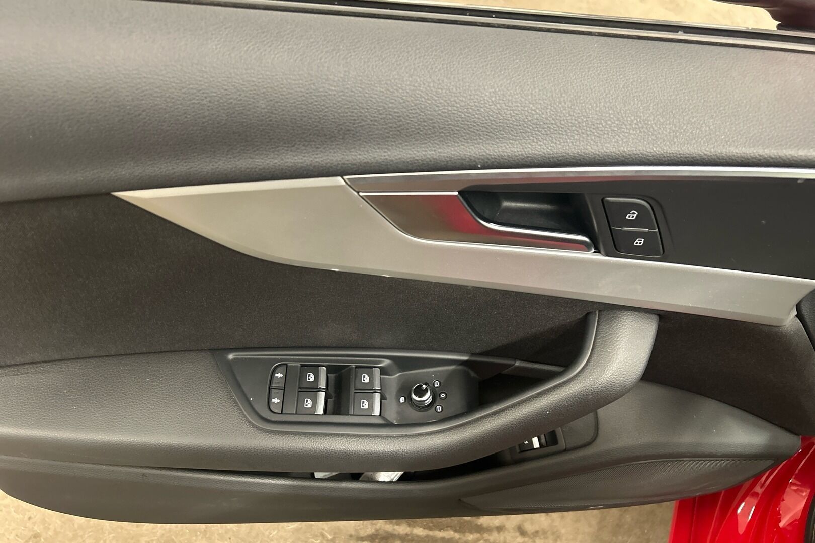 Audi A4 iso kuva 16