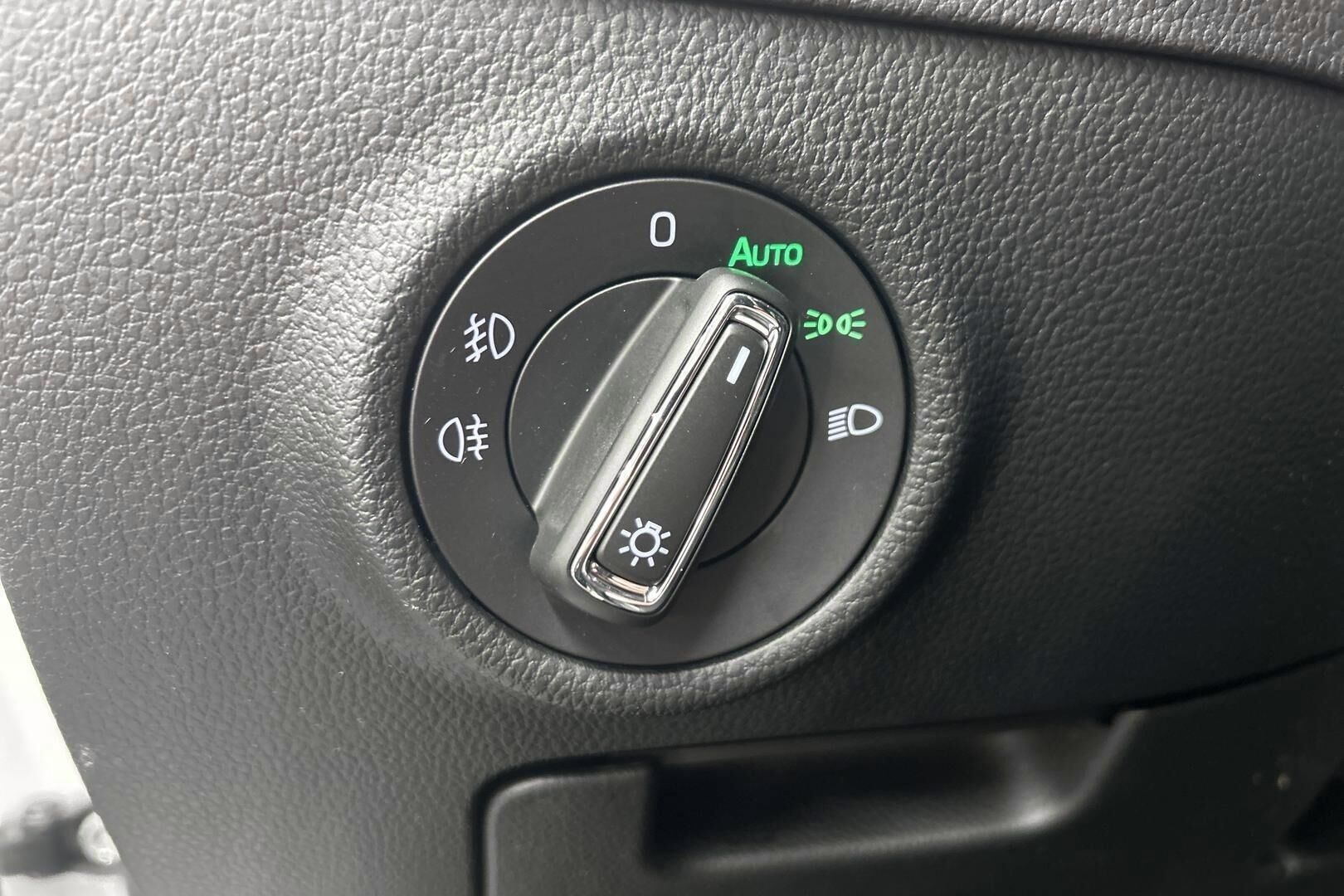 Skoda Superb iso kuva 17