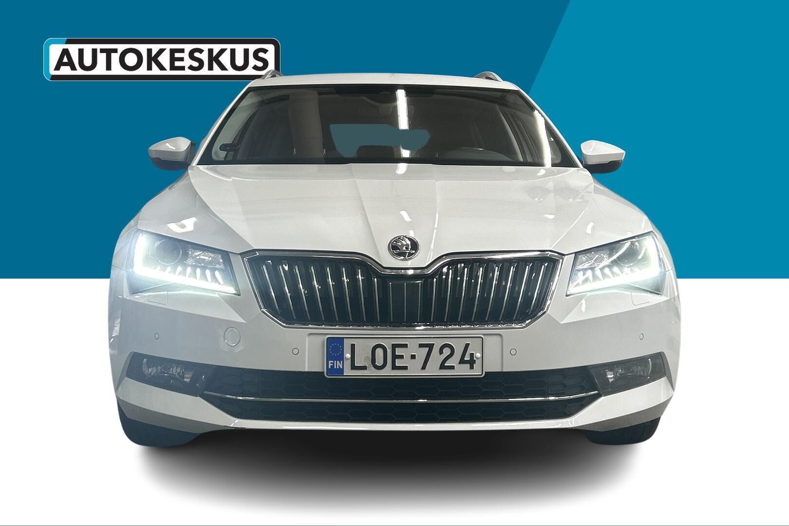 Skoda Superb iso kuva 2