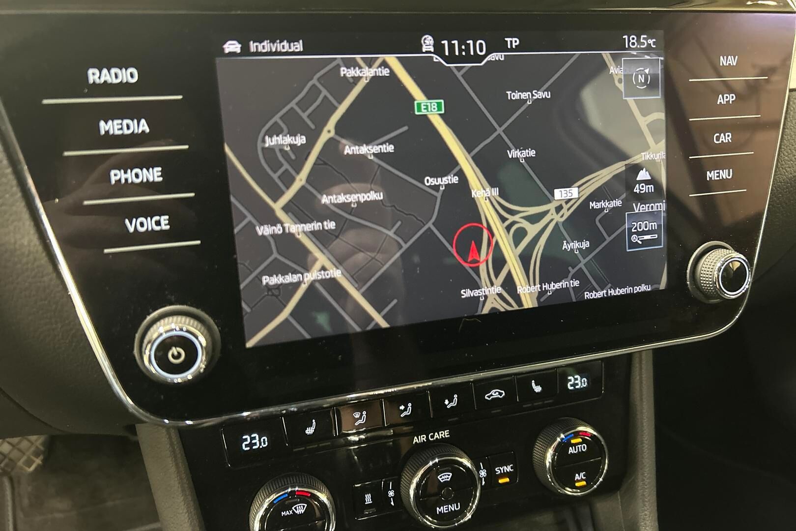 Skoda Superb iso kuva 22