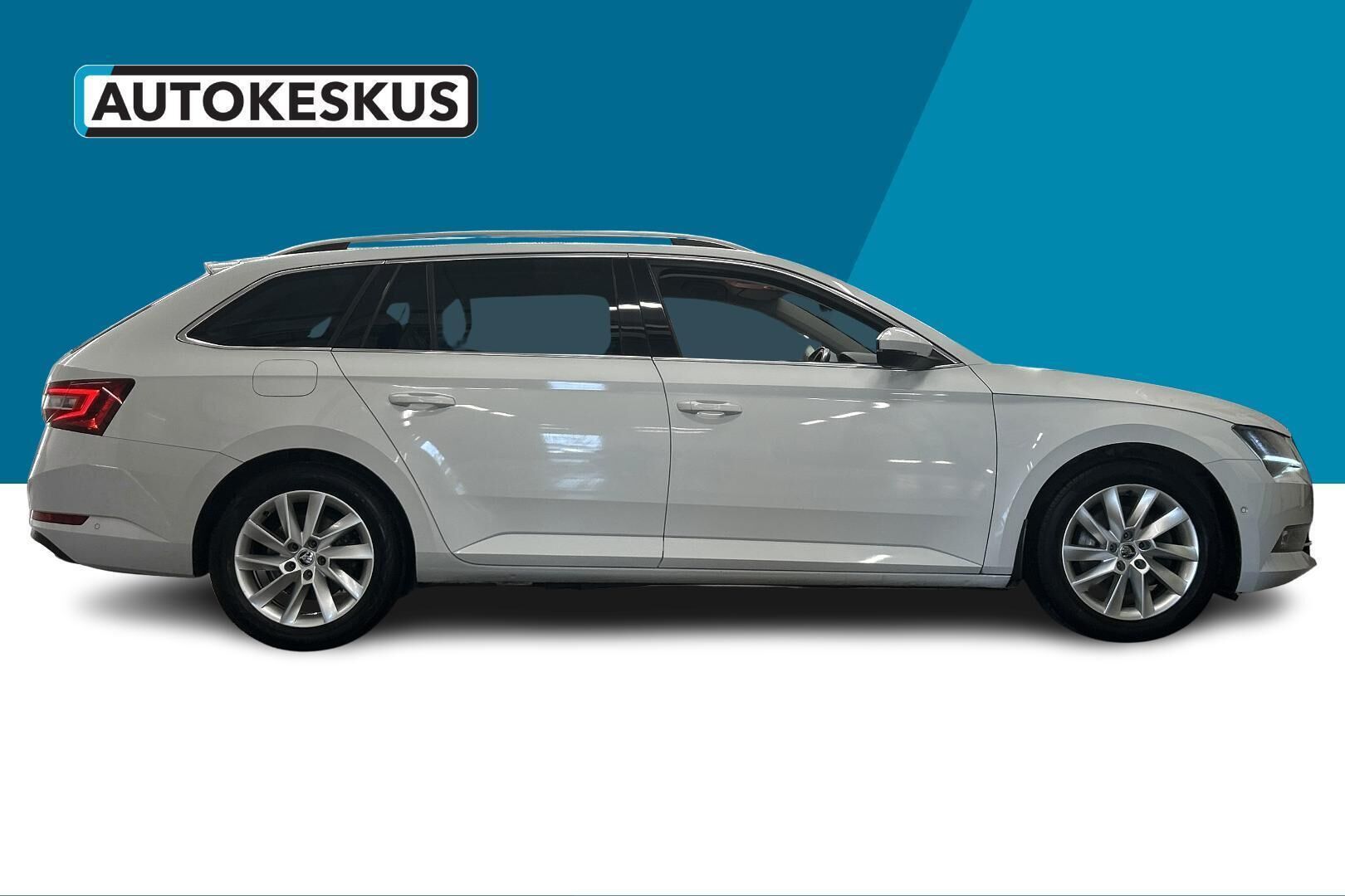 Skoda Superb iso kuva 4