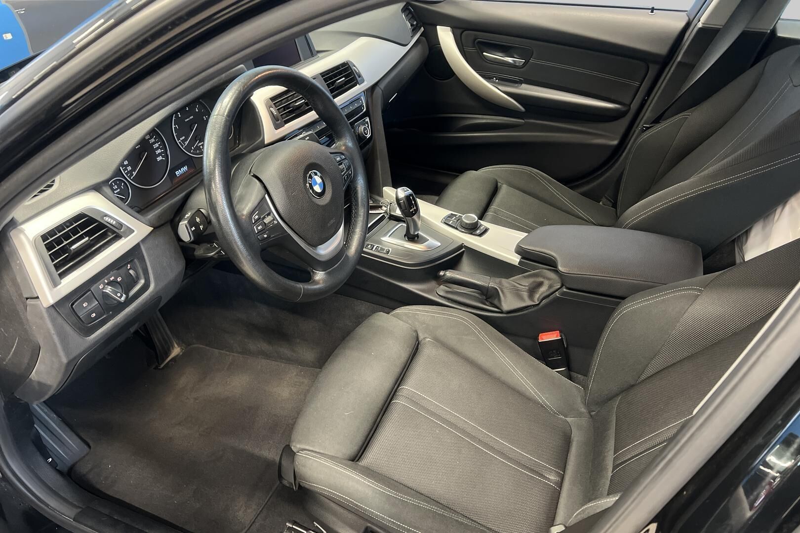 BMW 3-sarja iso kuva 8