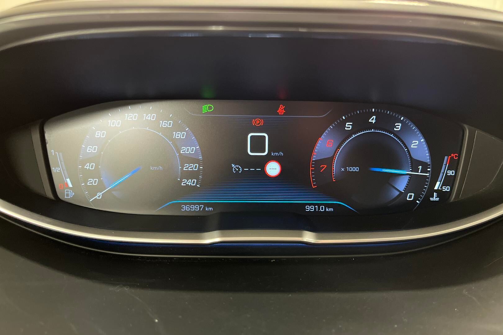 Peugeot 3008 iso kuva 13